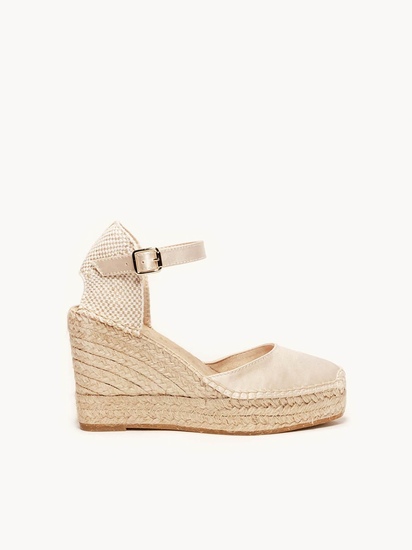 Sandália Anabela Alta Dalia Cetim Crua