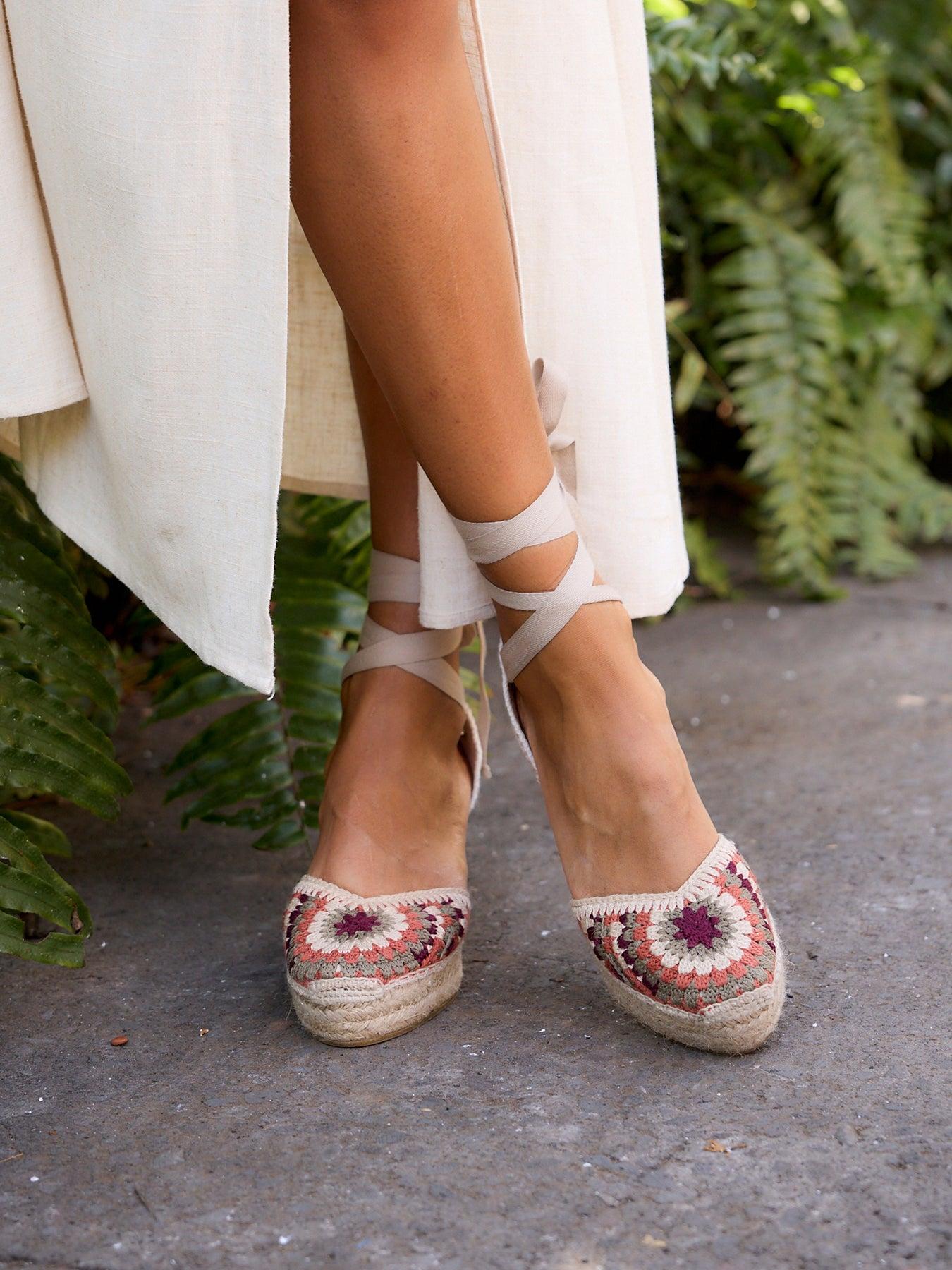 Sandália Anabela Média Plataforma Romero Roseta Bordô