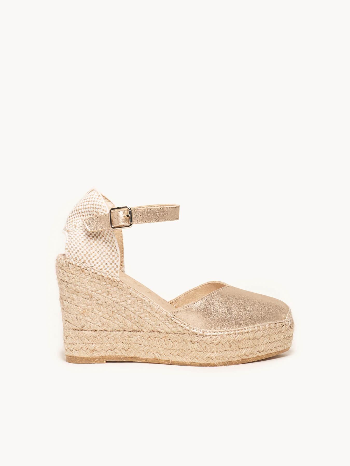 Sandália Anabela Alta Jara Camurça Dourado Metalizado