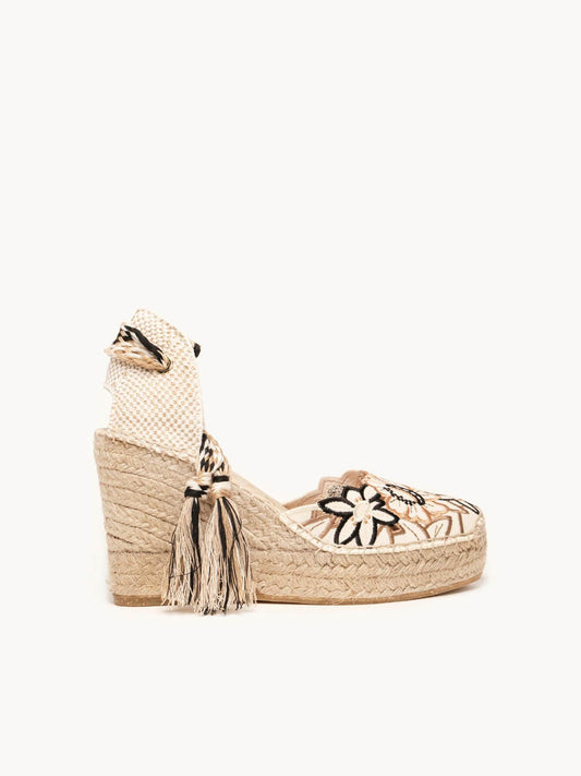 Sandália Anabela Alta Romero Bordado Silvestre Areia