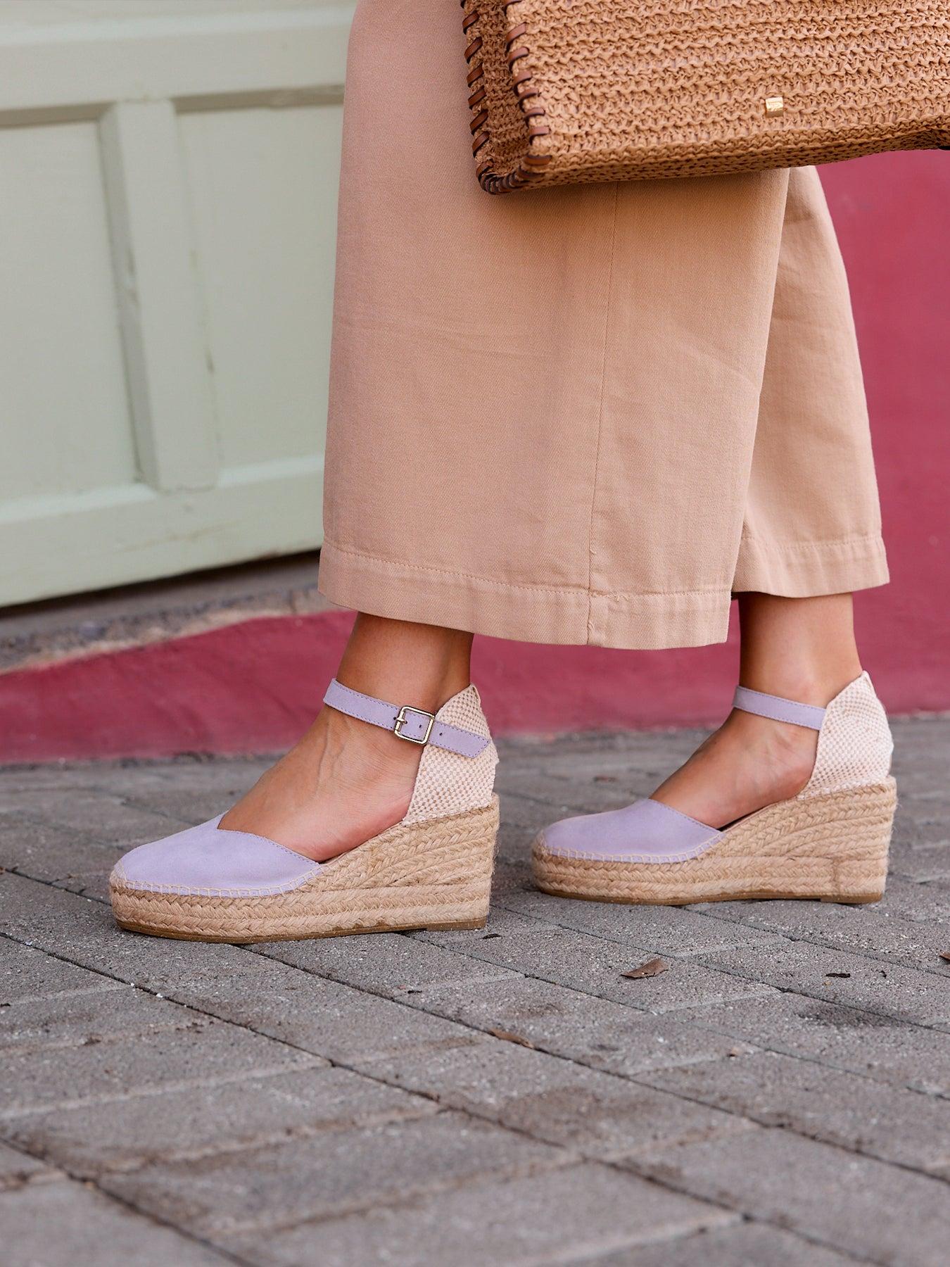 Sandália Anabela Média Plataforma Jara Camurça Lilás