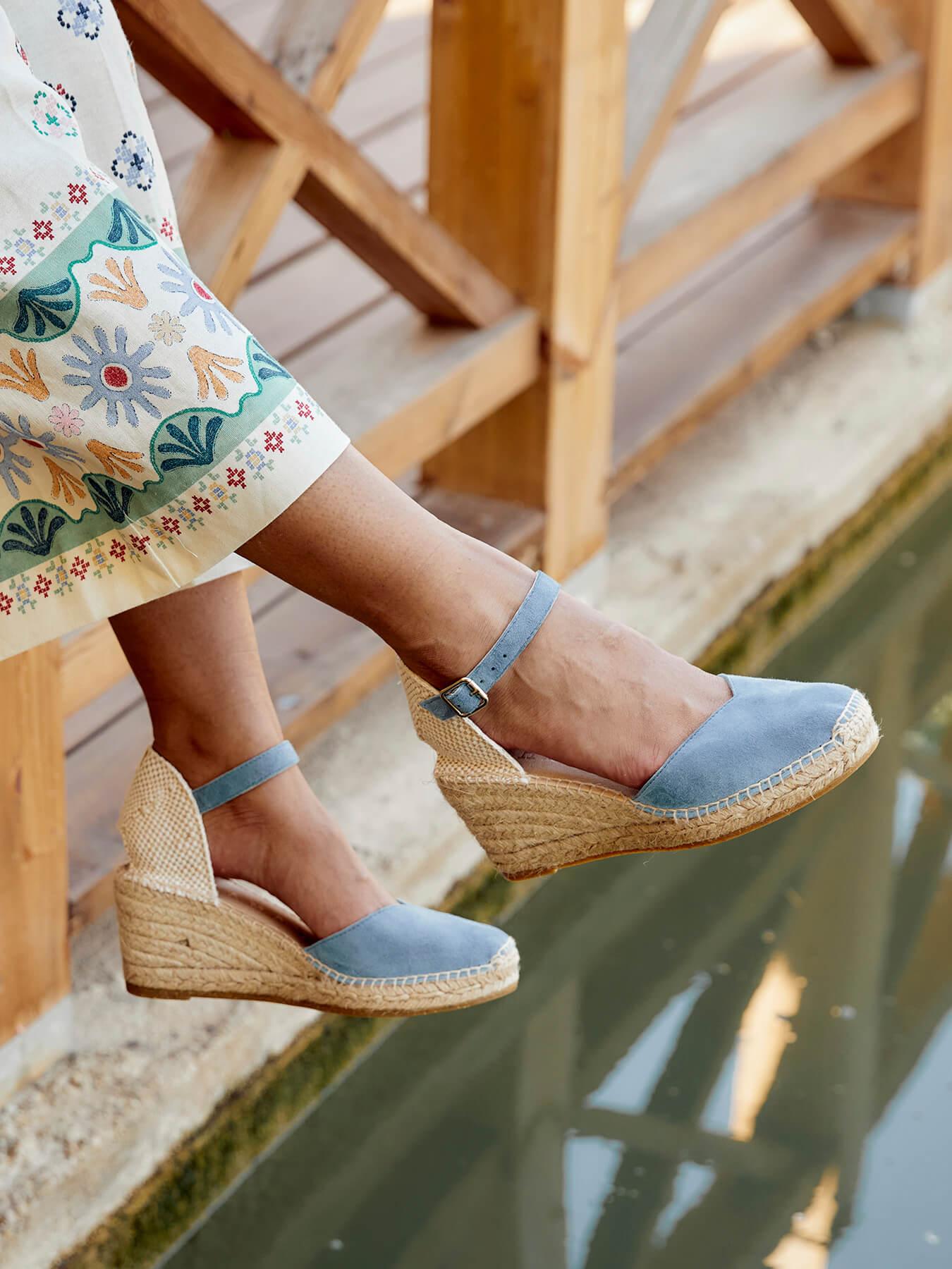 Sandália Anabela Média Jara Camurça Azul Jeans