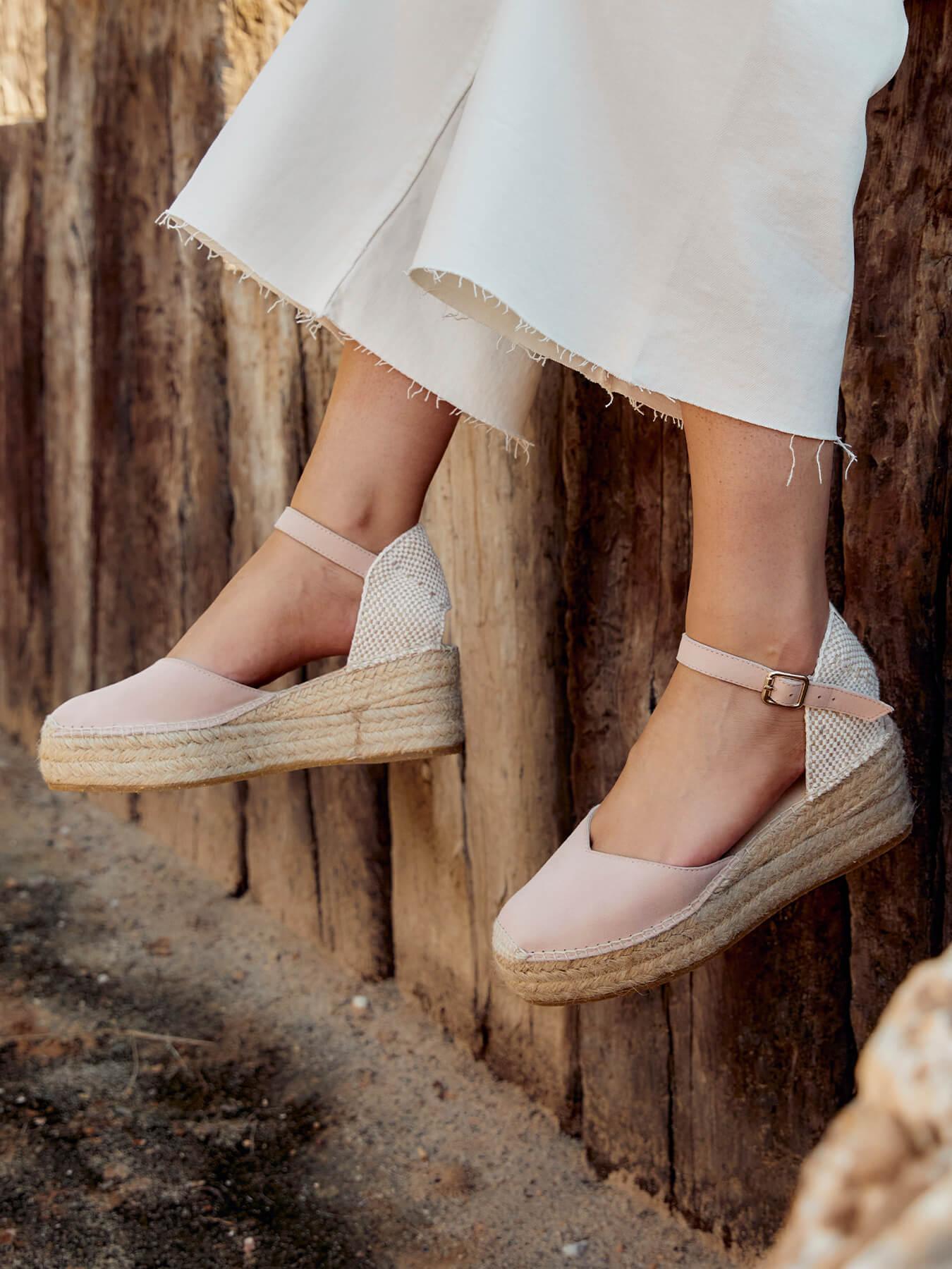 Sandália Jara Anabela 6 cm Camurça Rosa Claro