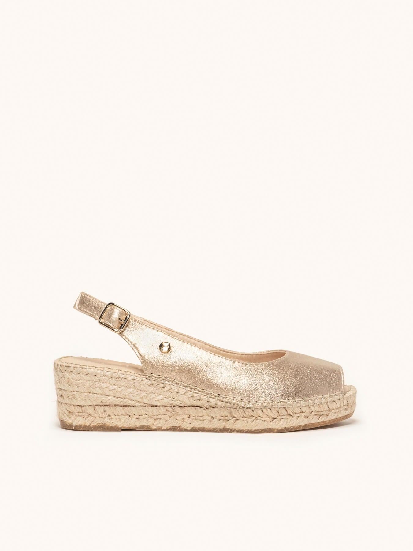 Sandália Anabela Baixa Clavel Camurça Ouro Metalizado