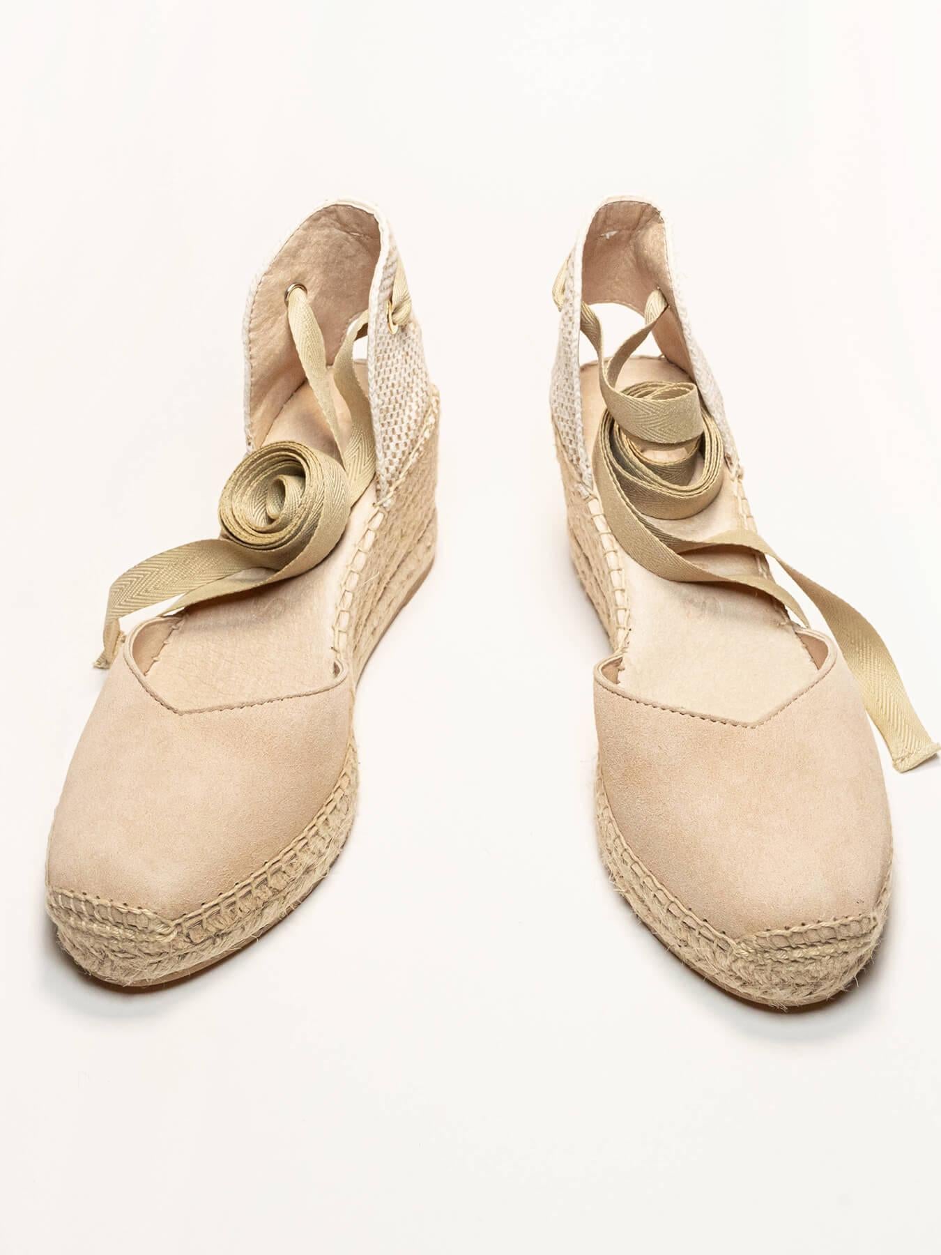 Sandália Romero Anabela 7 cm Camurça Areia