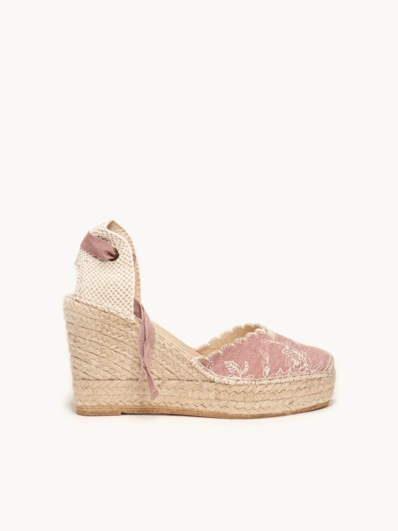 Sandália Anabela Alta Romero Jeans Bordado Rosa