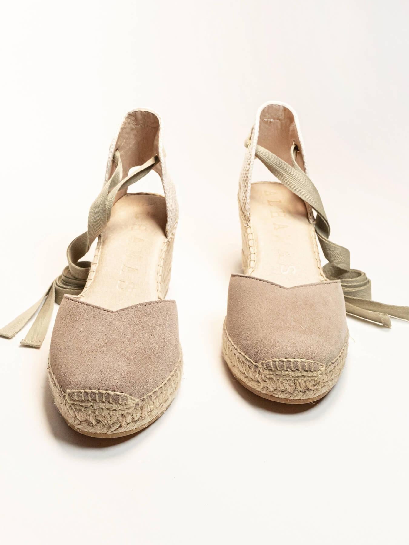 Sandália Romero Anabela 7 cm Camurça Pedra