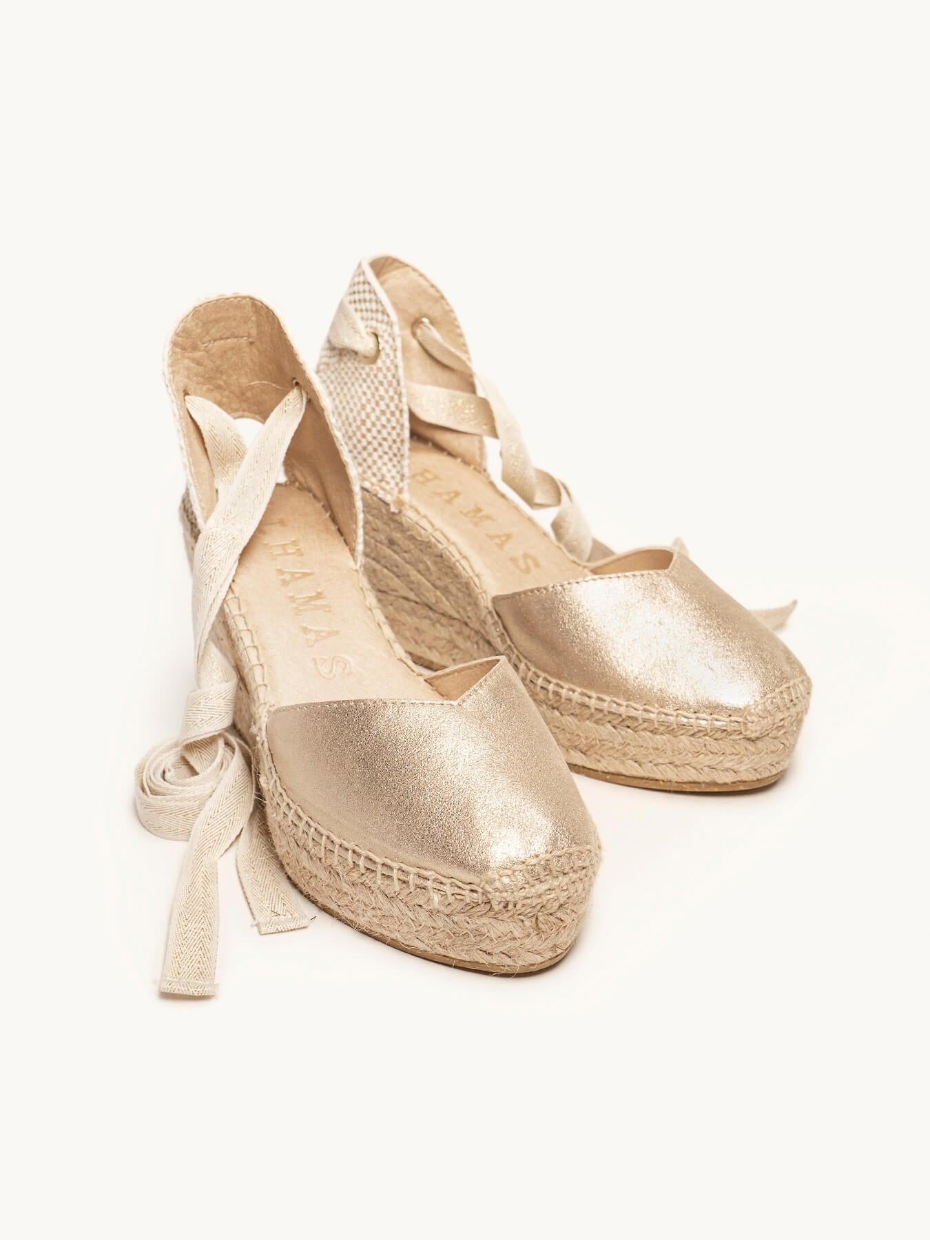 Sandália Romero Anabela 8 cm Camurça Dourado