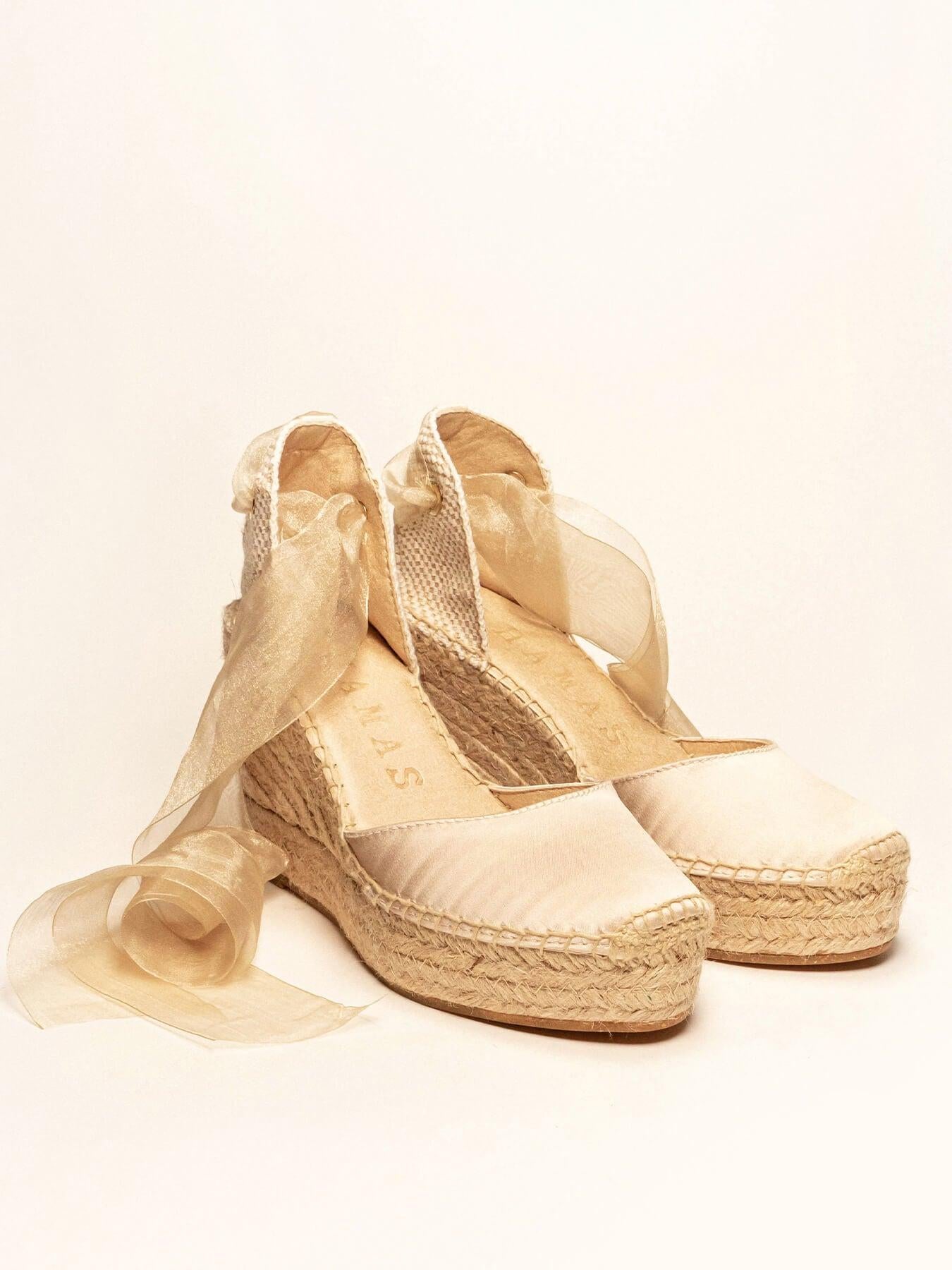 Sandália Anabela Alta Cala Cetim Bege