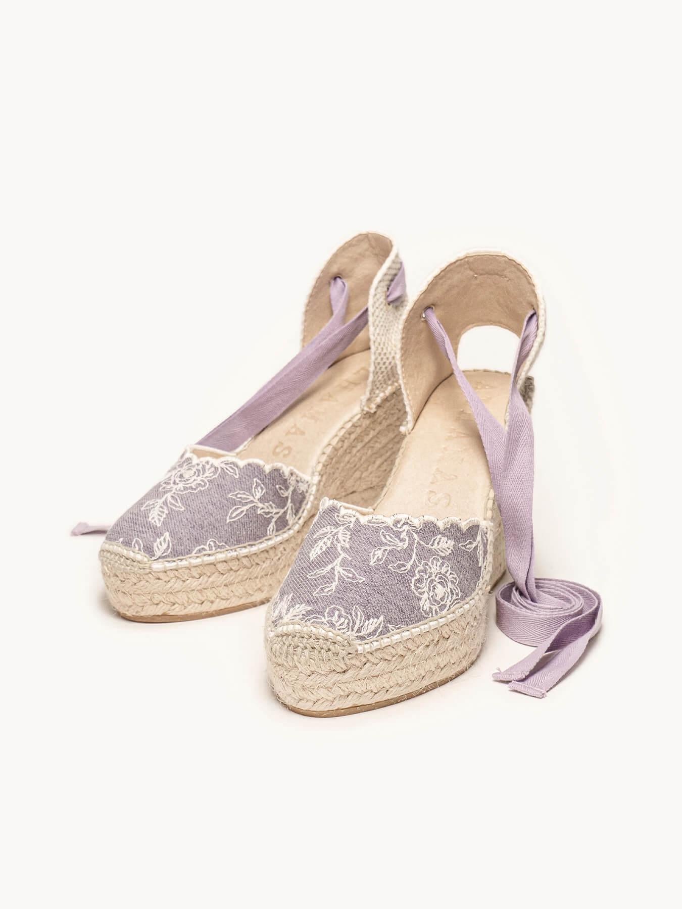 Sandália Anabela Alta Romero Jeans Bordado Lilás