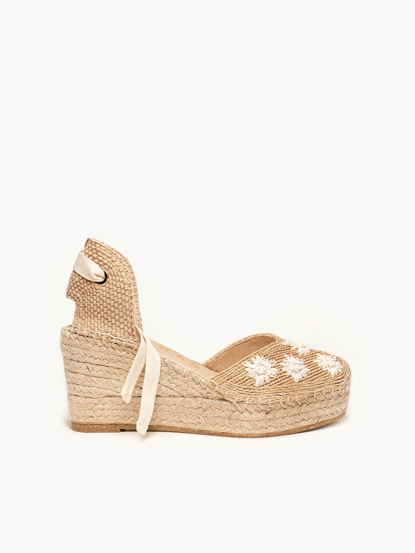 Sandália Anabela Média Plataforma Romero Ráfia Floral Branca