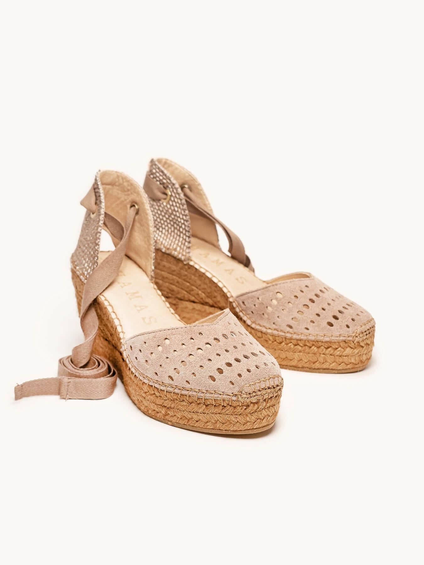 Sandália Romero Anabela 8 cm Camurça Taupe