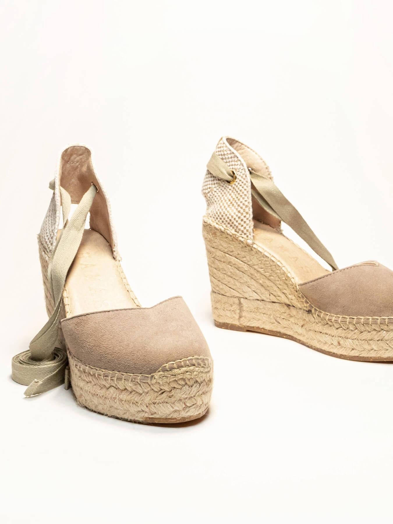 Sandália Romero Anabela 10 cm Camurça Pedra