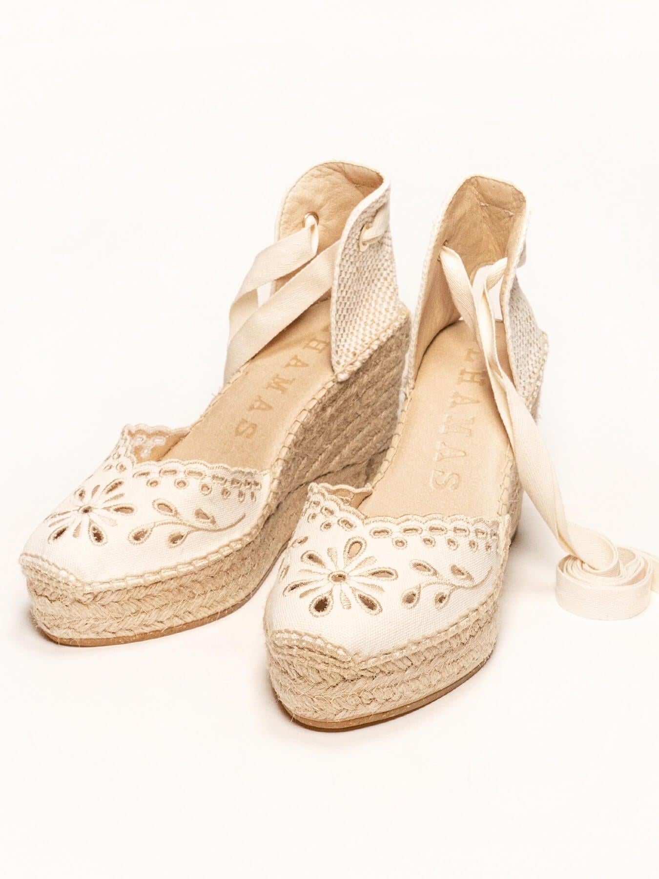 Sandália Anabela Alta Romero Lona Bordada Cru