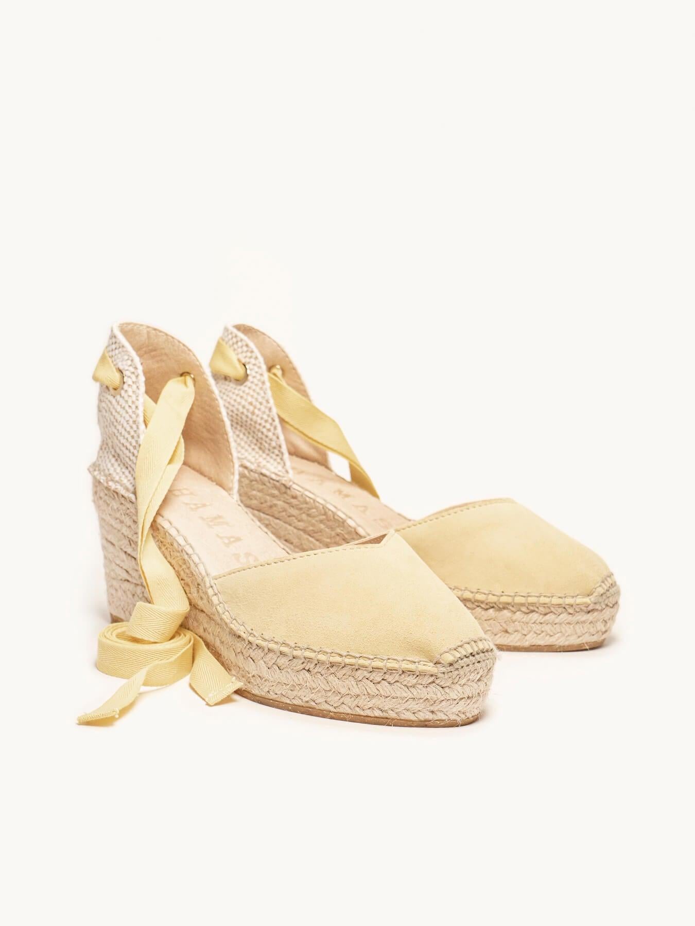 Sandália Romero Anabela 8 cm Camurça Amarelo