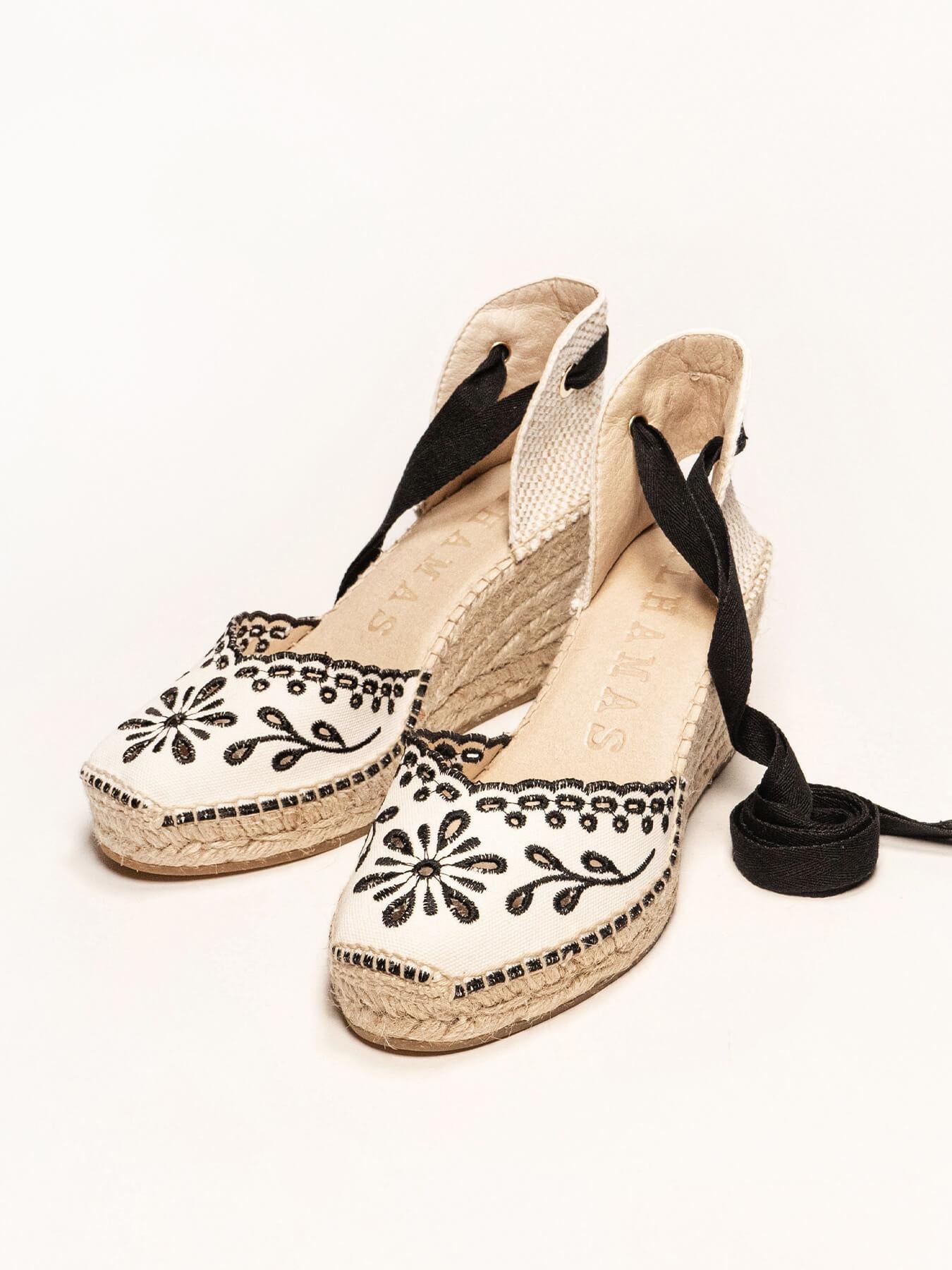 Sandália Anabela Média Romero Lona Bordada Preta