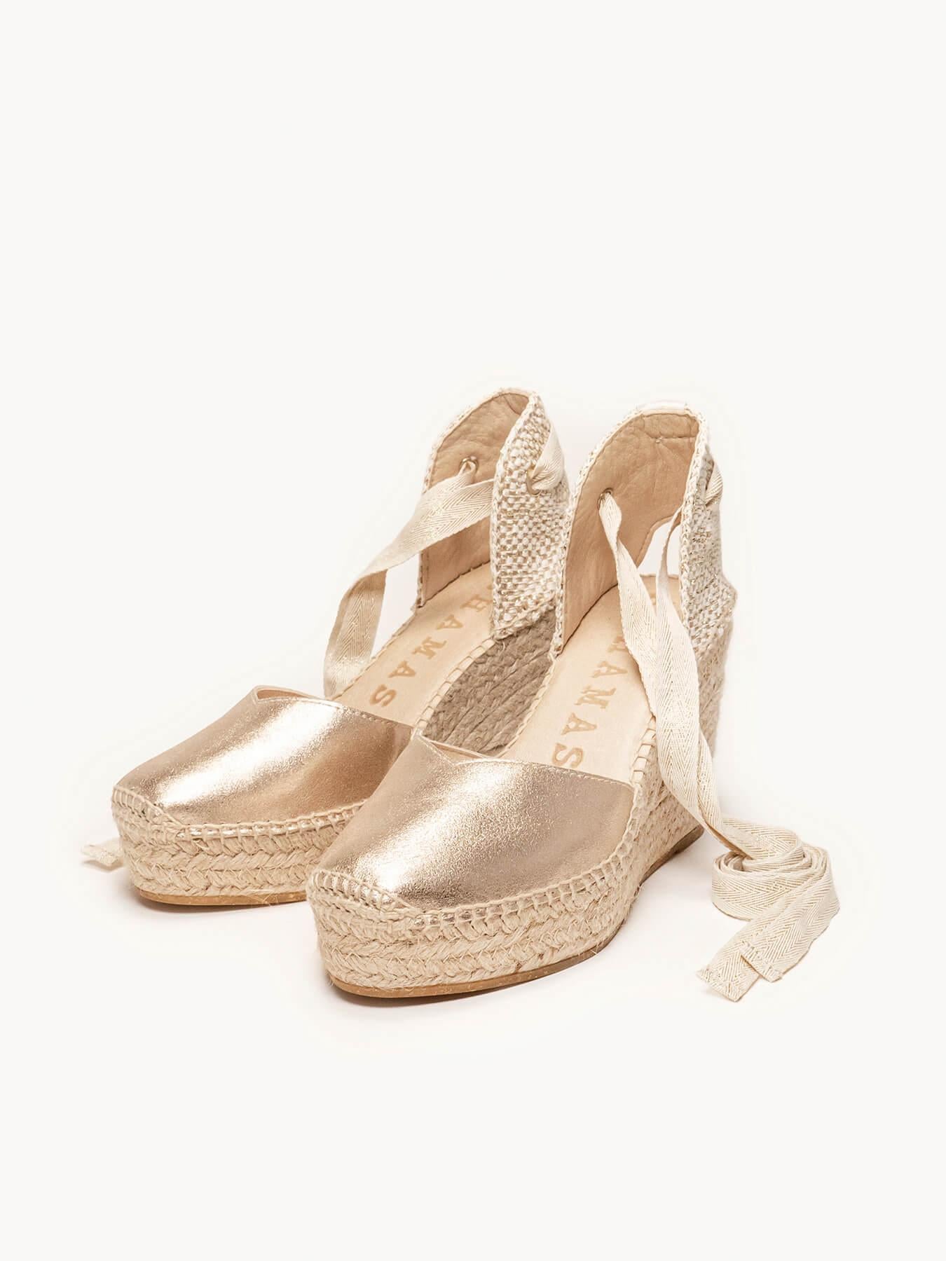 Sandália Anabela Alta Romero Camurça Dourado Metalizado