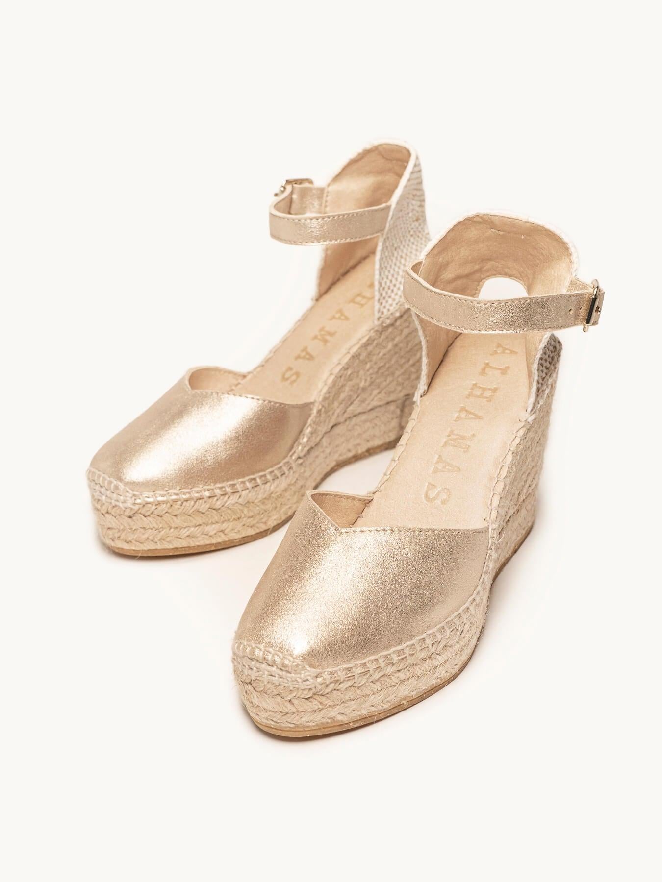 Sandália Anabela Alta Jara Camurça Dourado Metalizado