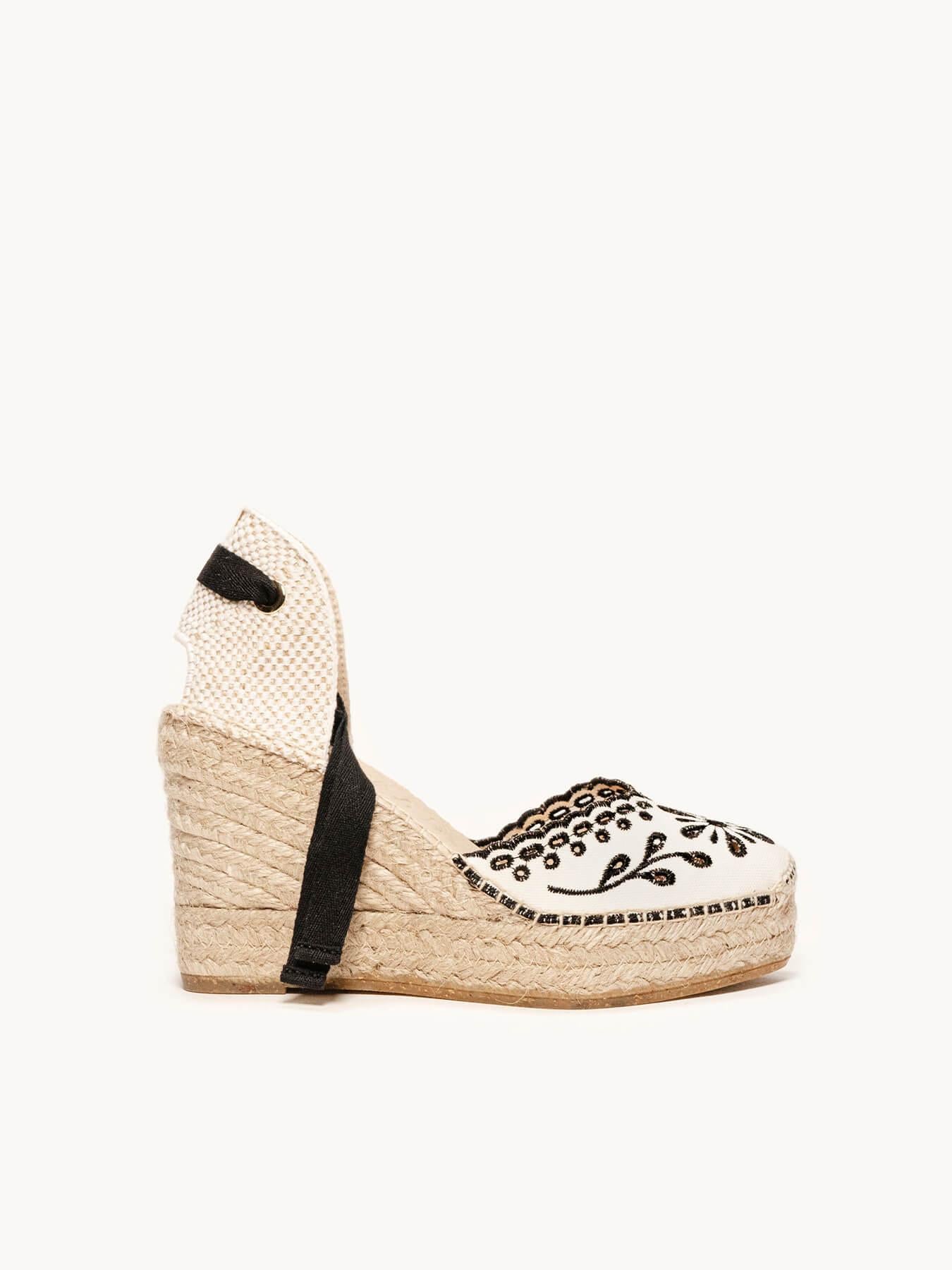 Sandália Anabela Alta Romero Tecido Bordado Preto