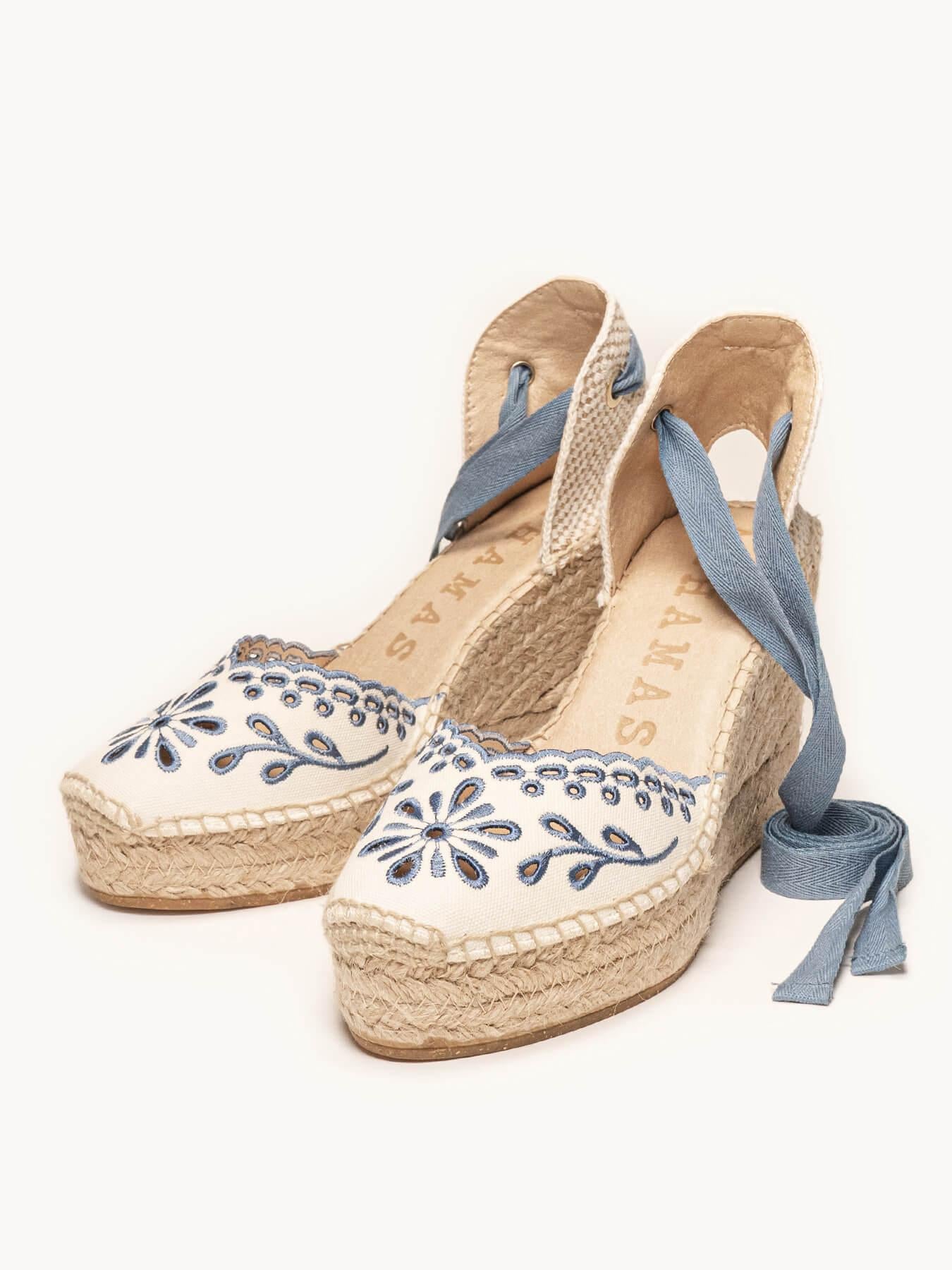 Sandália Anabela Alta Romero Lona Bordada Azul Jeans