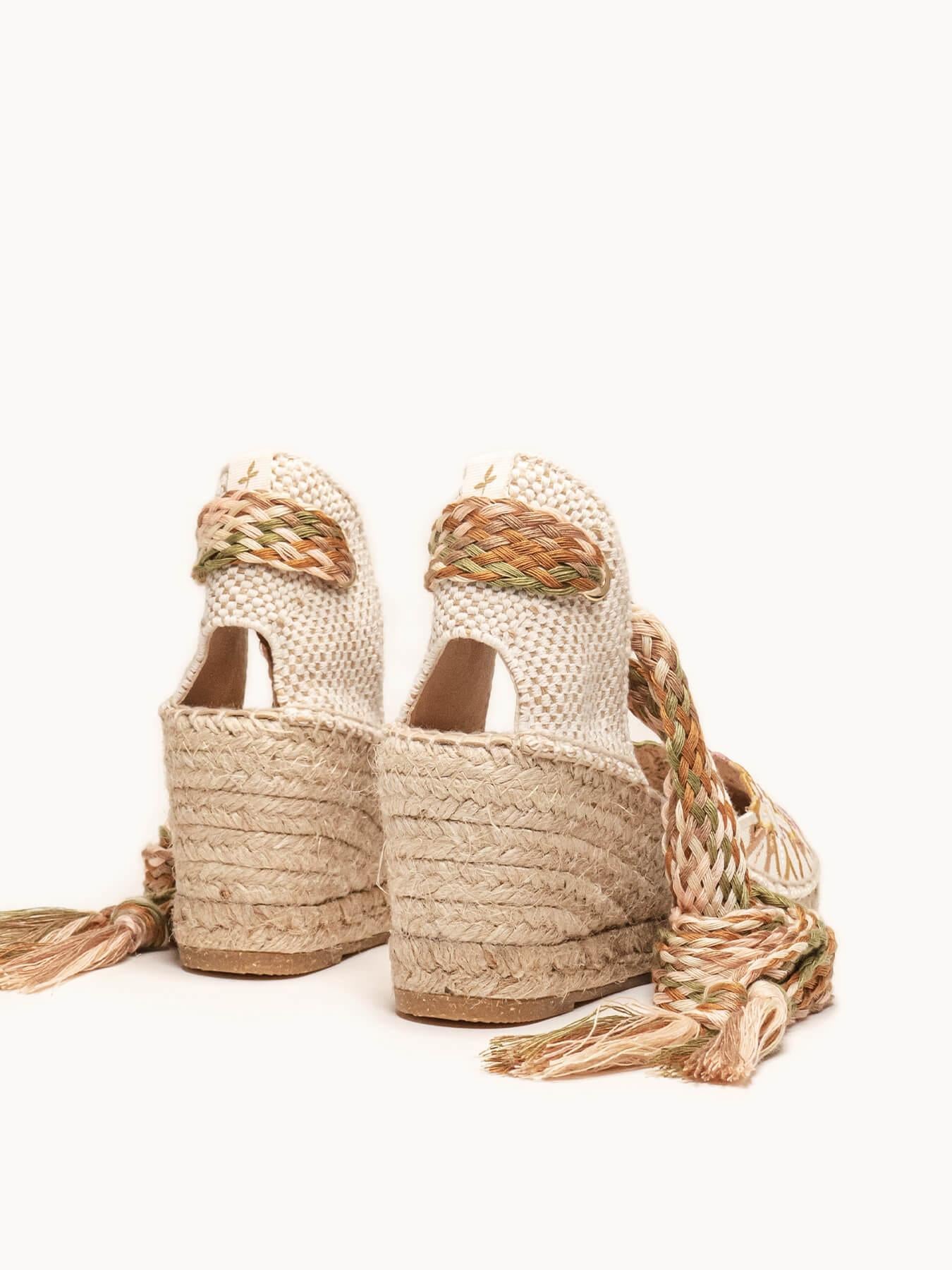 Sandália Anabela Média Romero Bordado Silvestre Rosa