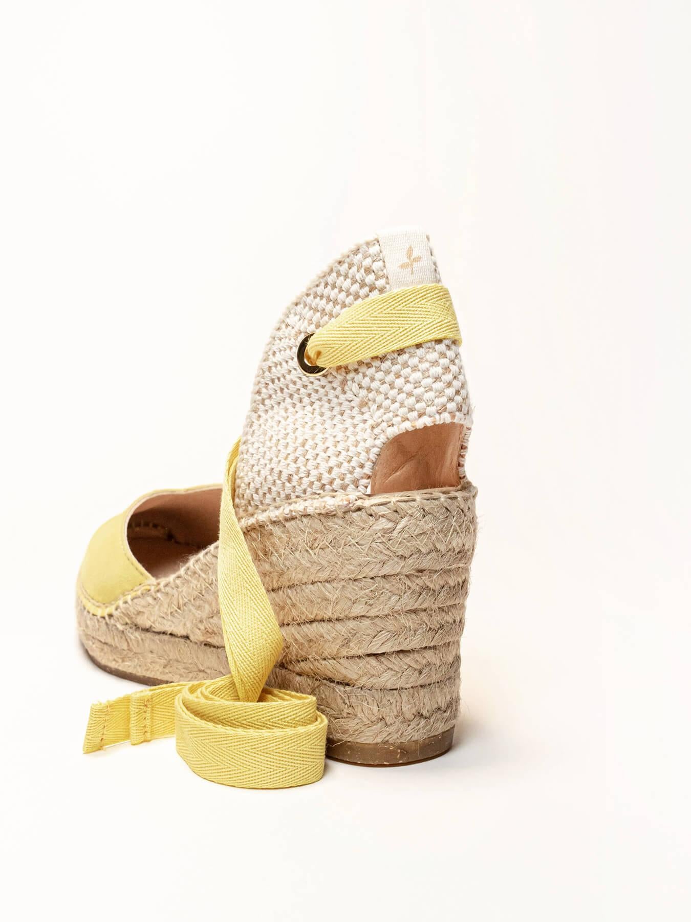 Sandália Romero Anabela 7 cm Camurça Amarelo