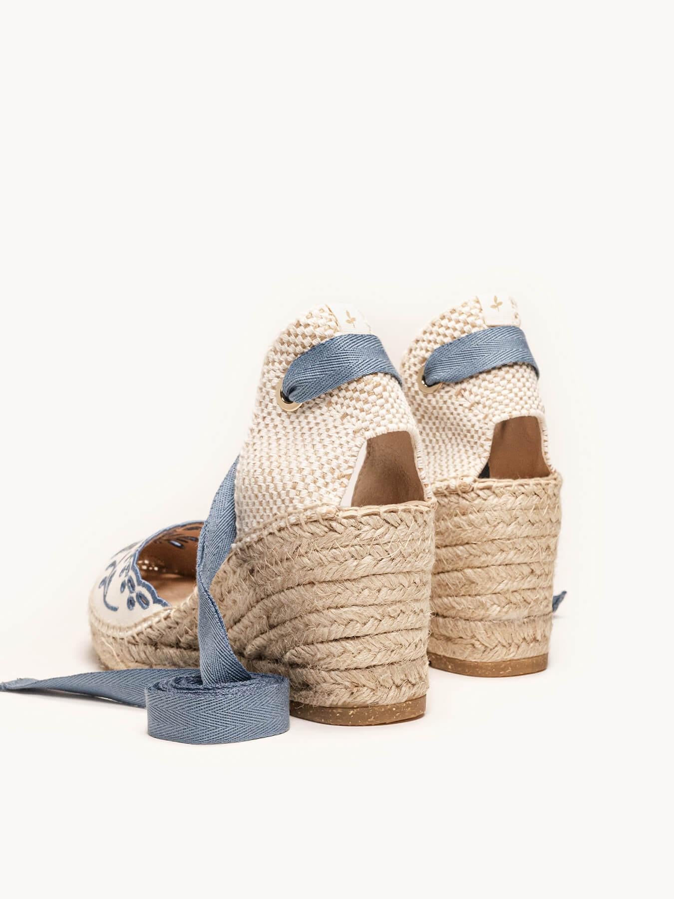 Sandália Anabela Média Romero Lona Bordada Azul Jeans