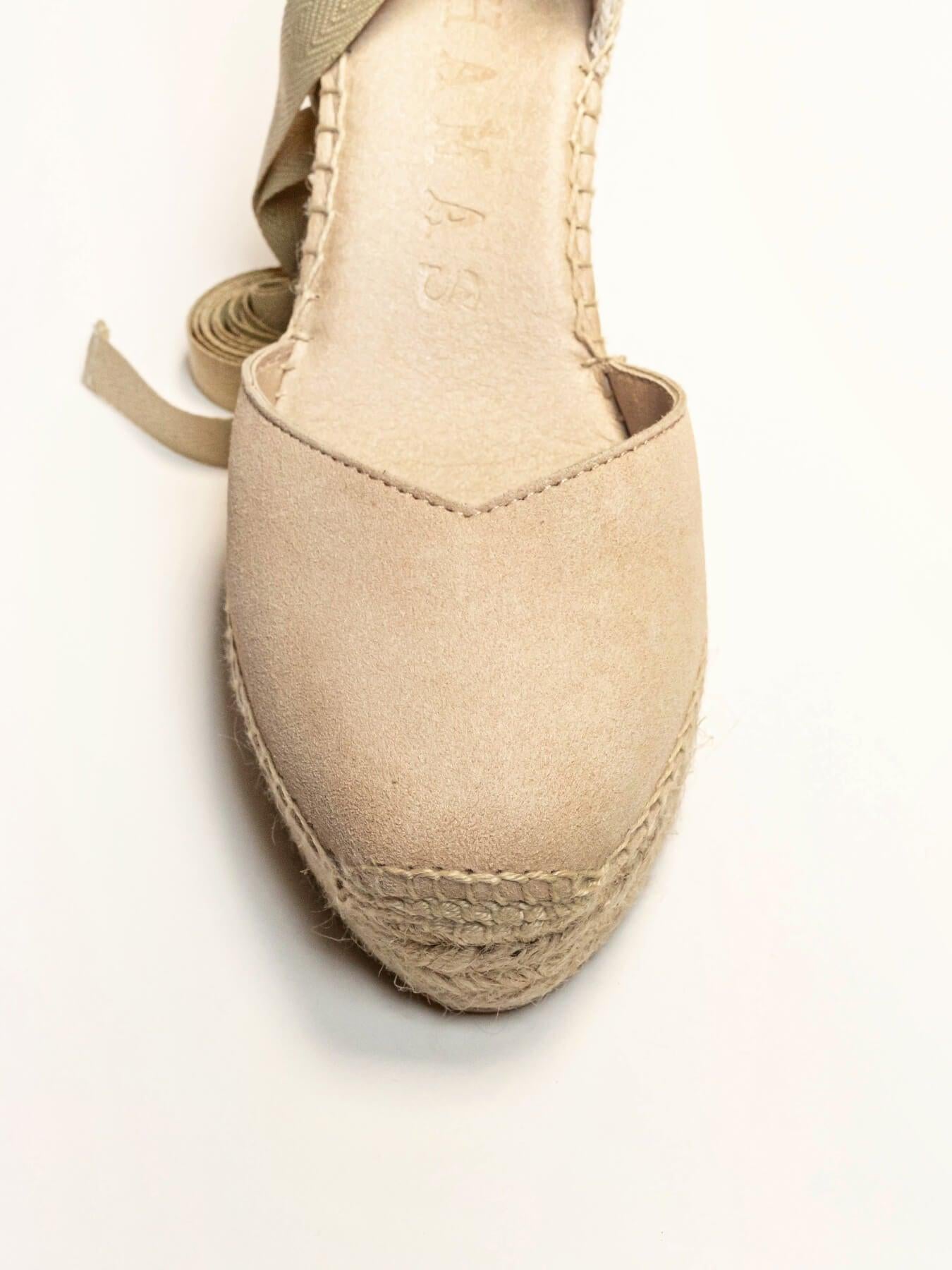 Sandália Anabela Alta Romero Camurça Bege