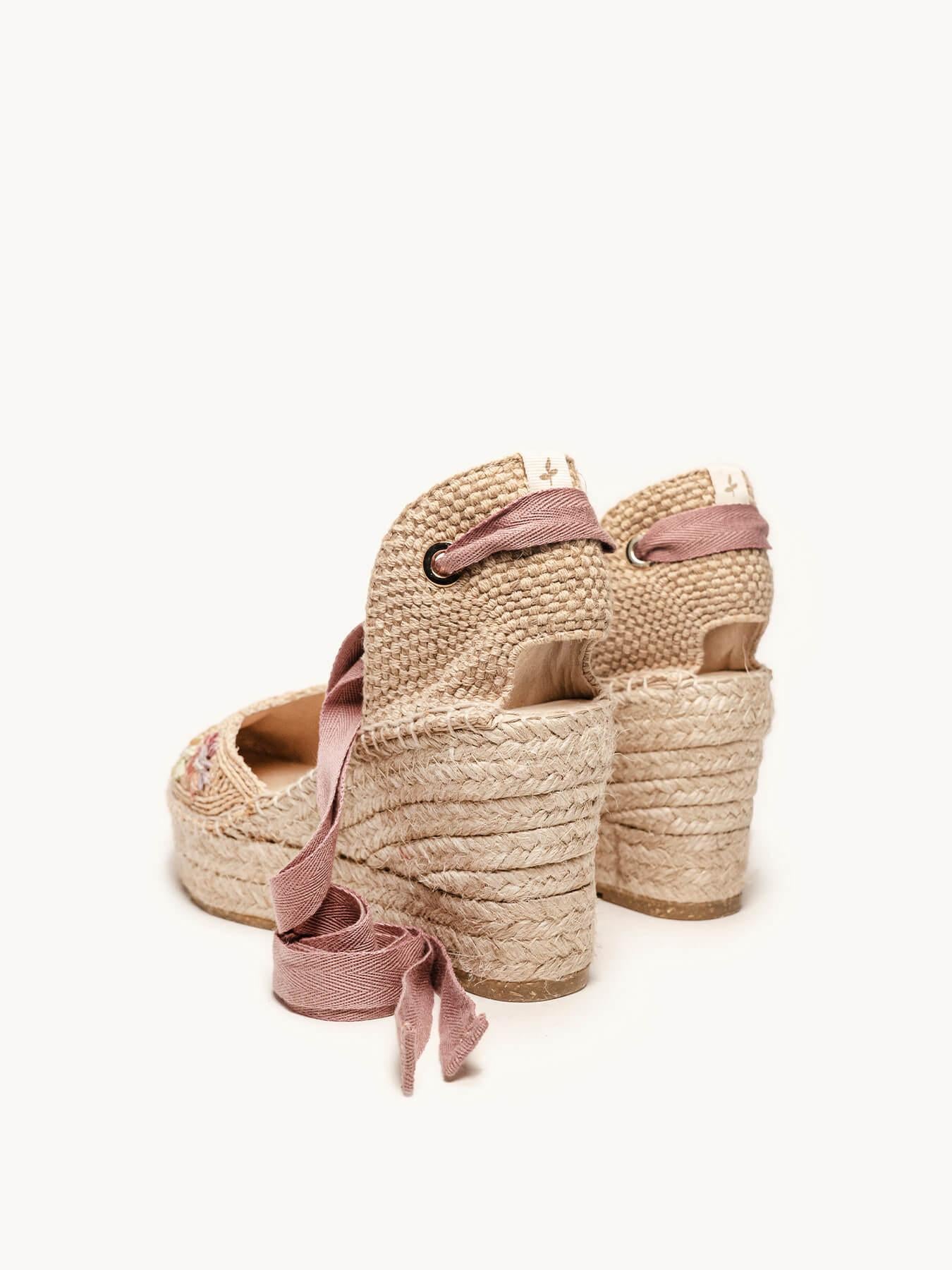 Sandália Anabela Média Plataforma Romero Ráfia Flores Rosa Claro