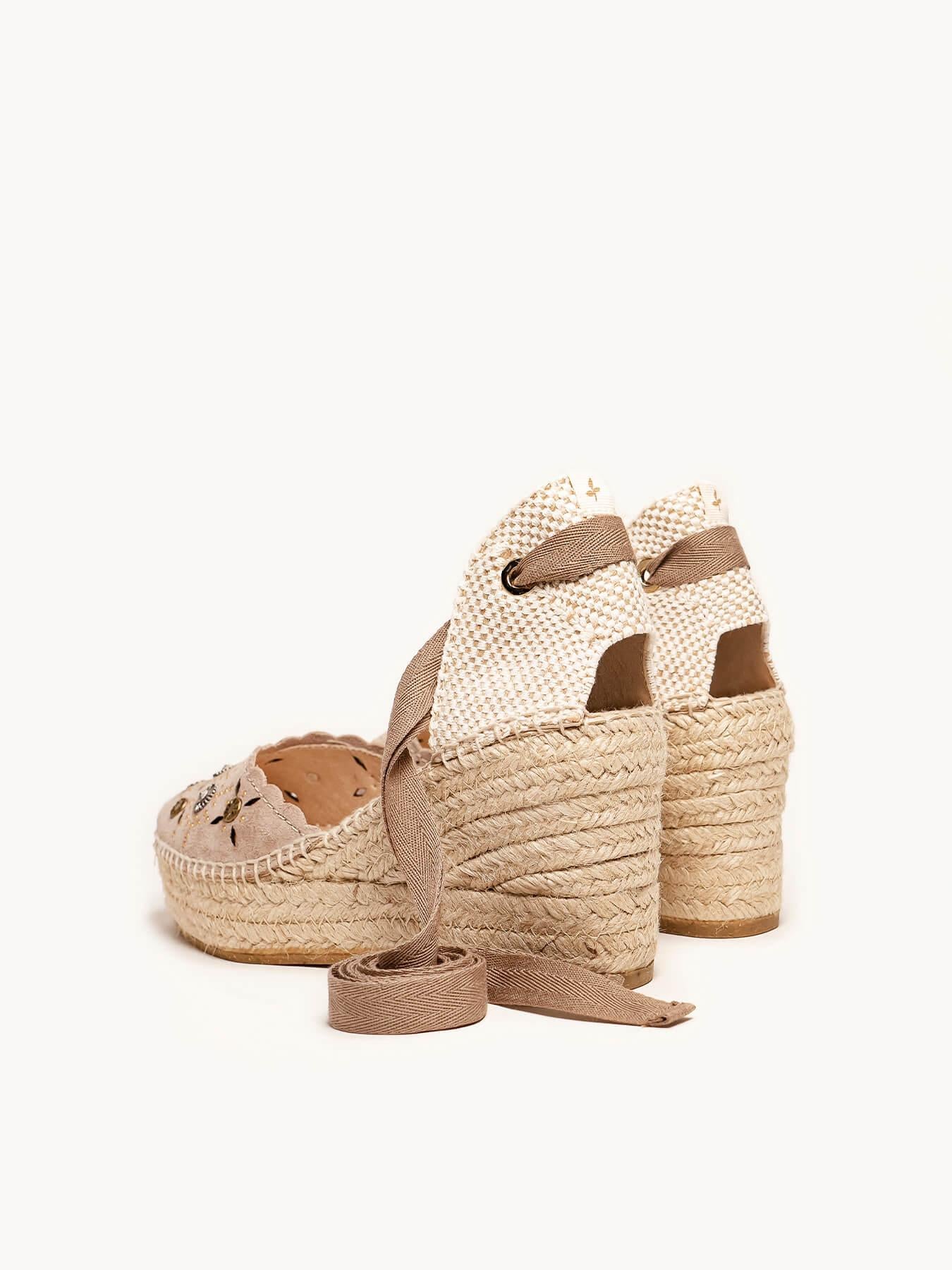 Sandália Romero Anabela 8 cm Camurça Taupe