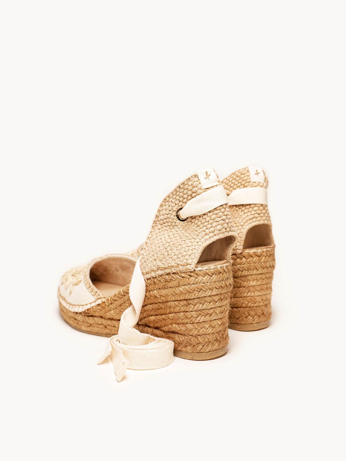 Sandália Romero Anabela 7 cm Bordado Areia