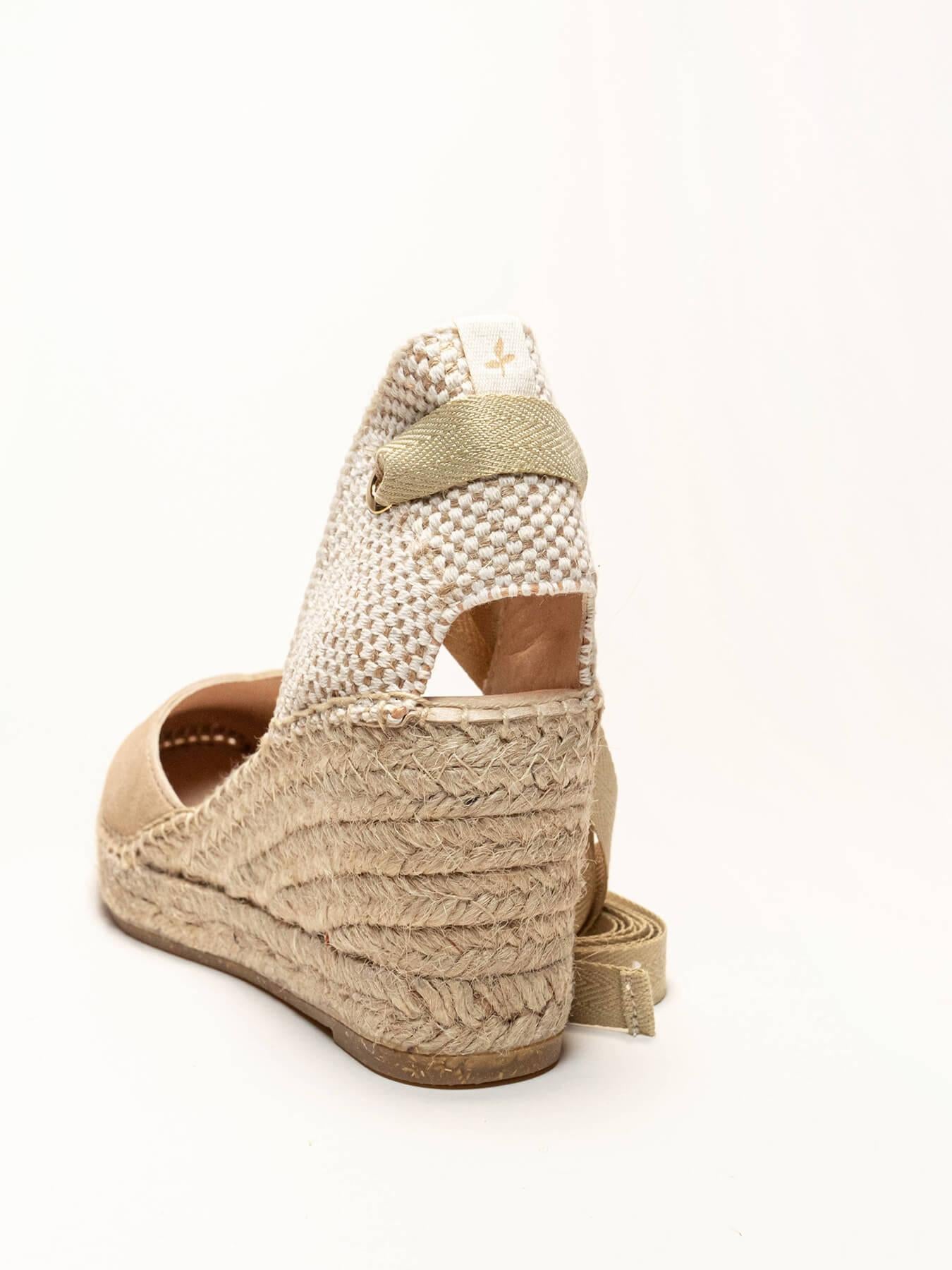 Sandália Romero Anabela 7 cm Camurça Areia