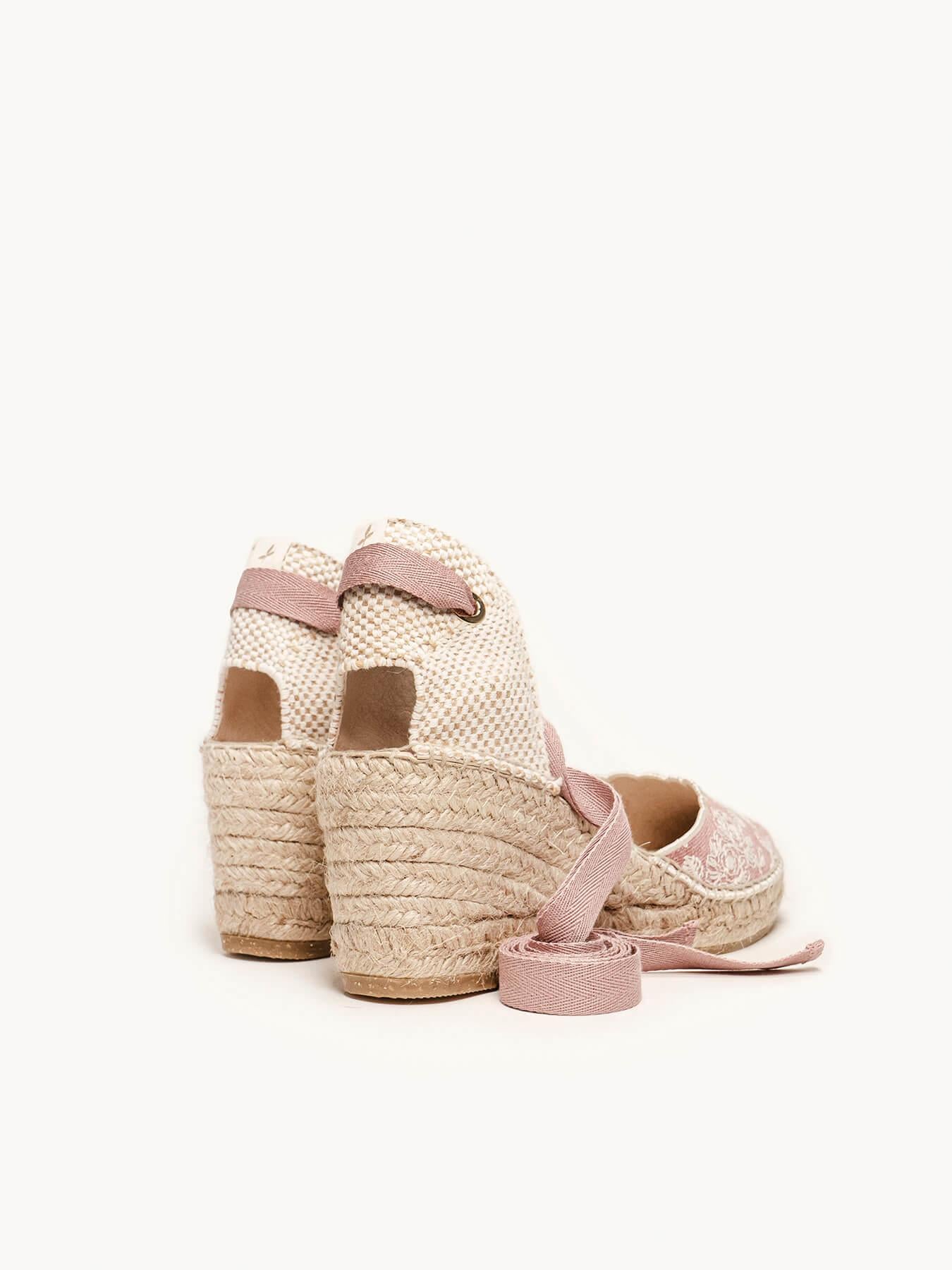 Sandália Romero Anabela Média Jeans Bordado Rosa
