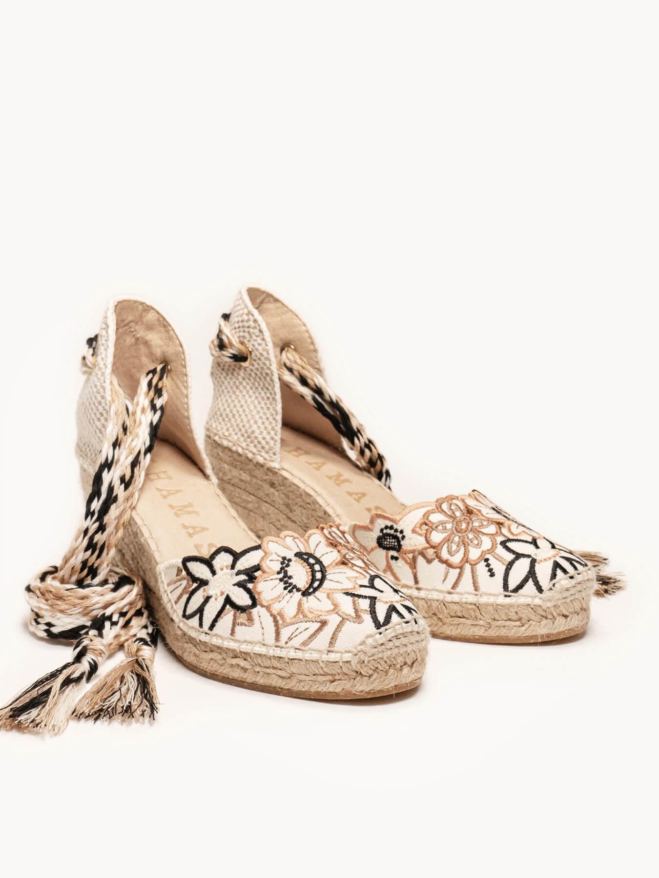 Sandália Romero Anabela 7 cm Bordado Areia
