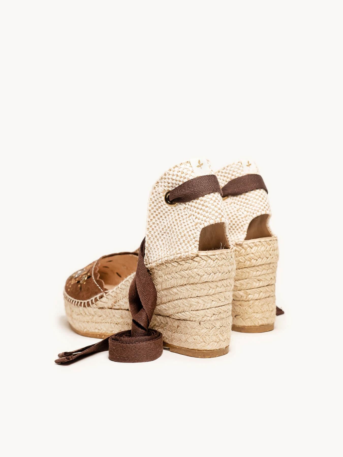 Sandália Romero Anabela 8 cm Camurça Marrom Escuro