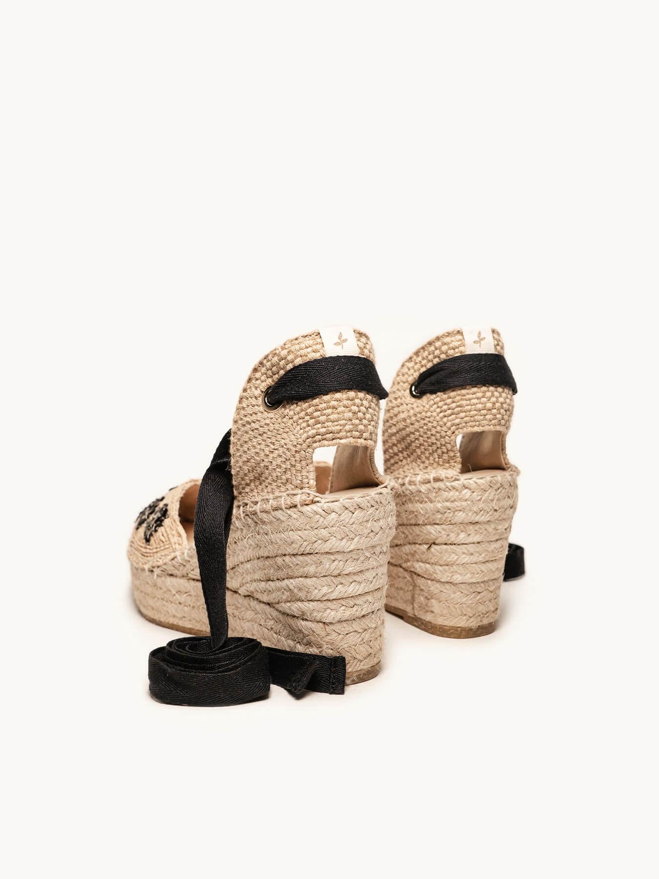 Sandália Anabela Média Plataforma Romero Ráfia Flores Preta