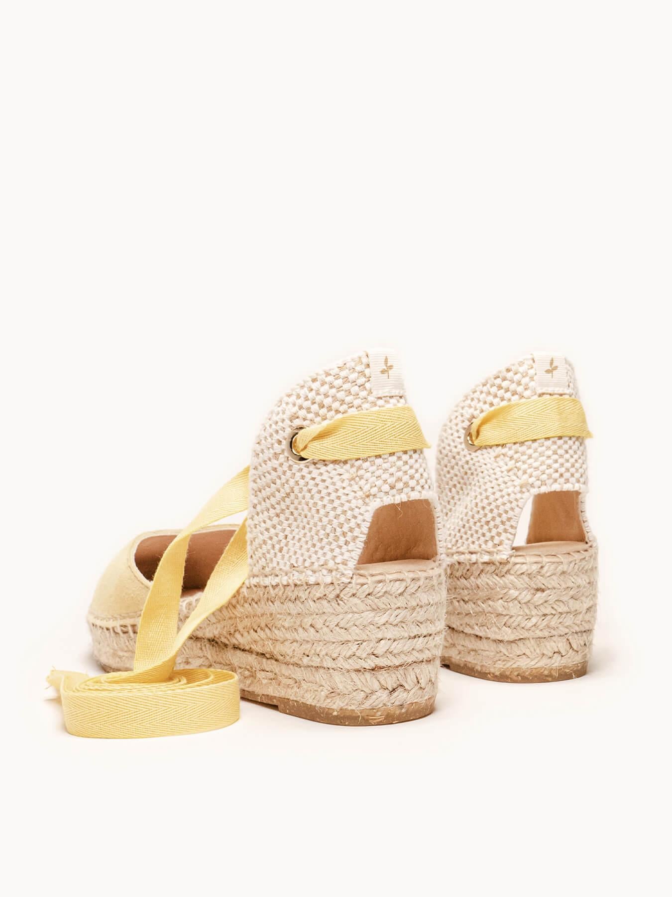 Sandália Romero Anabela 5 cm Camurça Amarelo