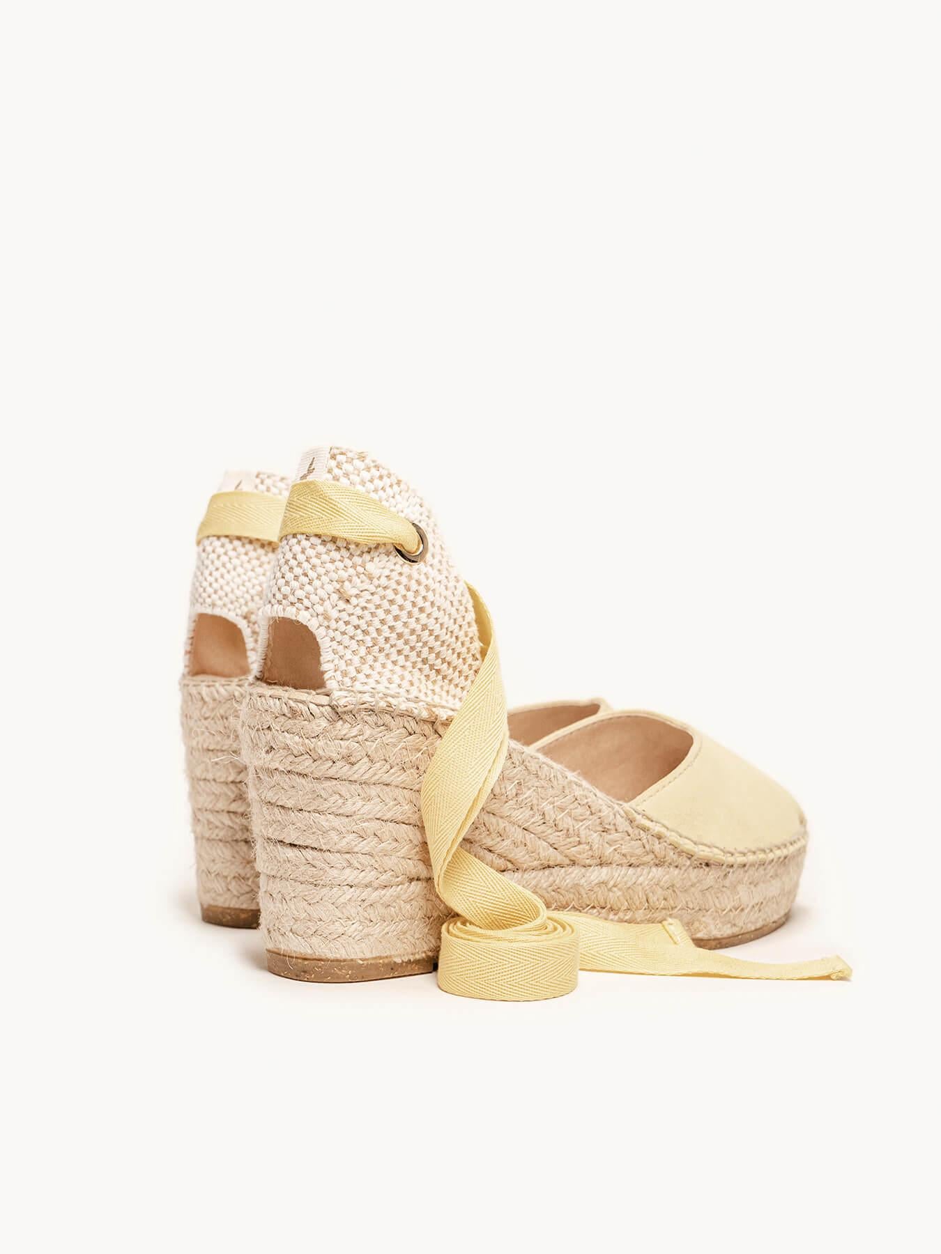 Sandália Romero Anabela 8 cm Camurça Amarelo
