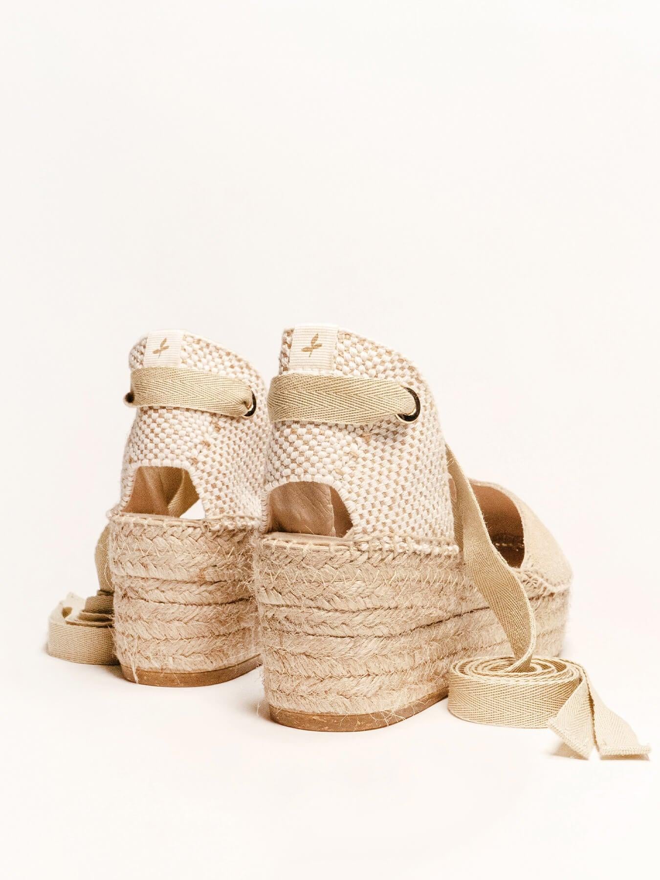 Sandália Romero Anabela 6 cm Camurça Areia