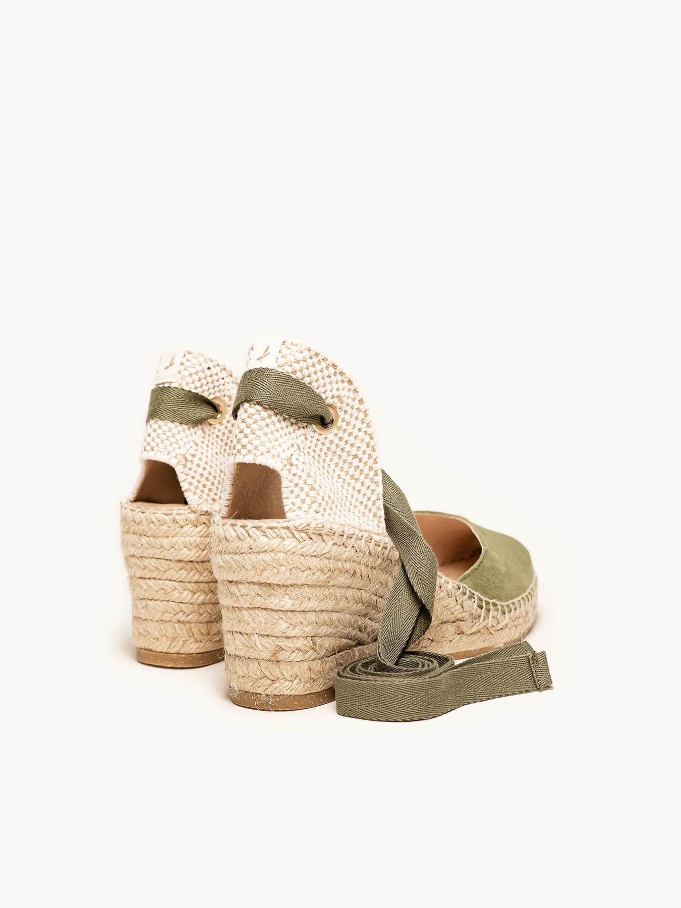 Sandália Romero Anabela 7 cm Camurça Verde Cáqui