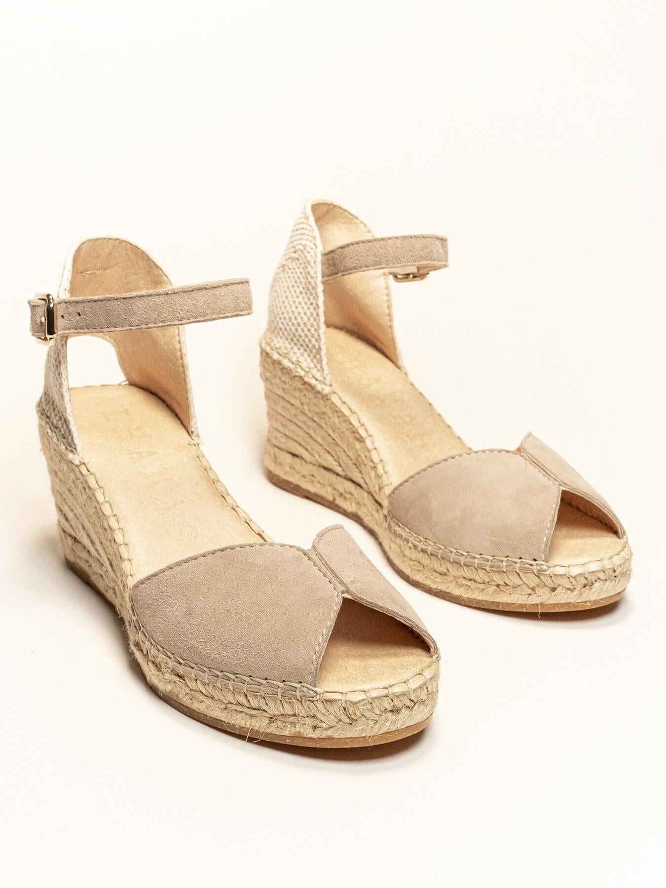 Sandália Anabela Média Alelí Camurça Pedra