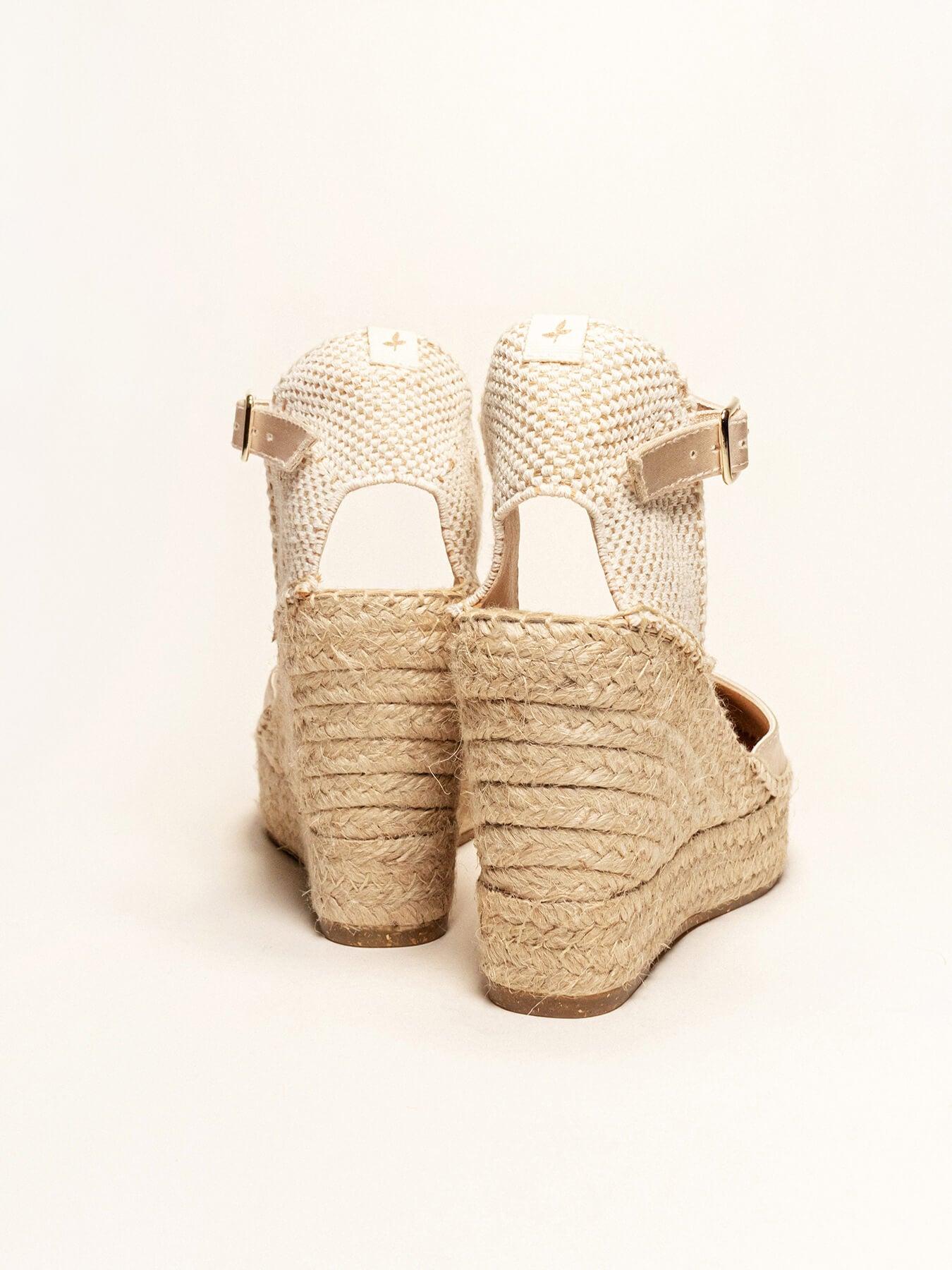 Sandália Anabela Alta Dalia Cetim Crua