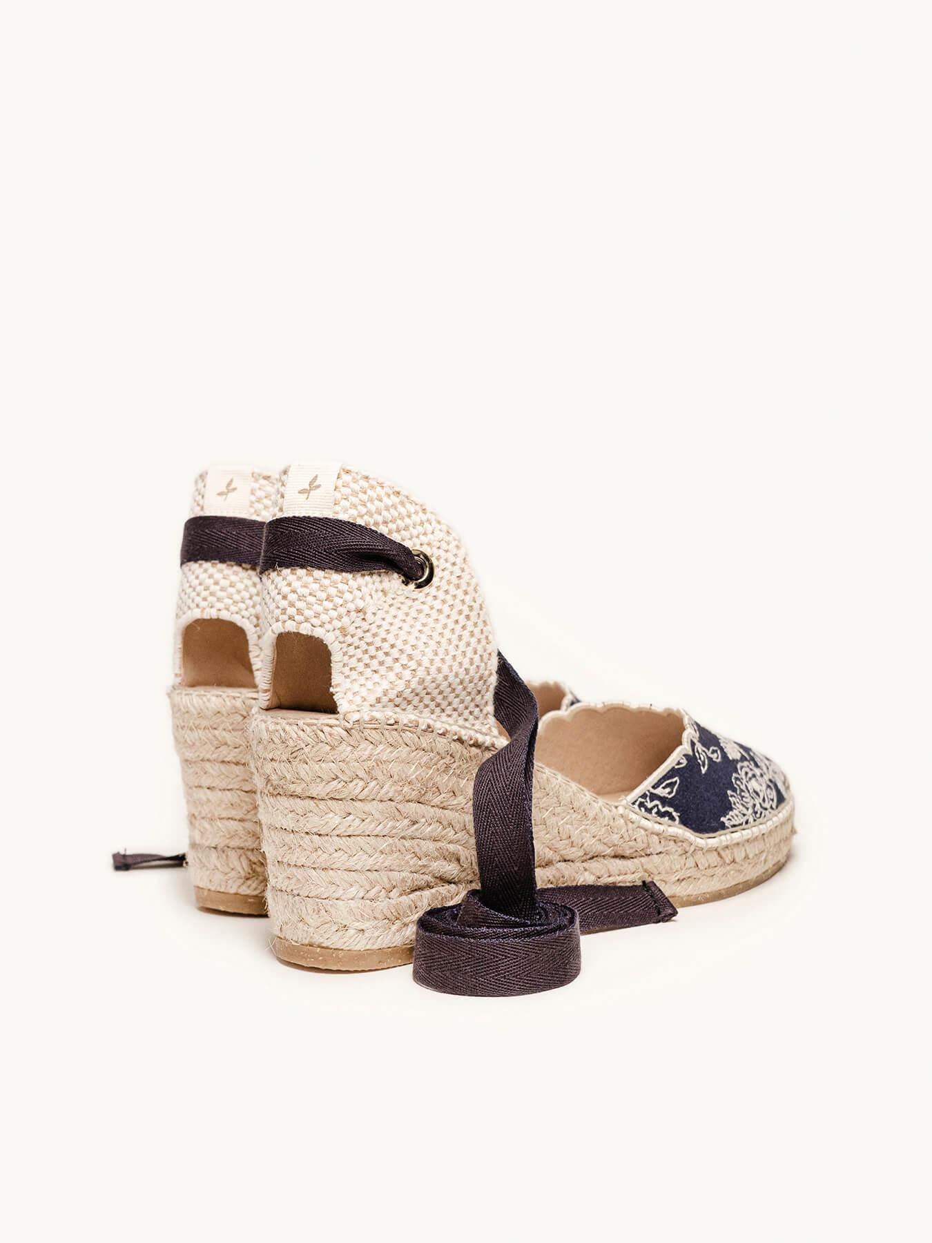 Sandália Anabela Média Romero Jeans Bordado Marinha