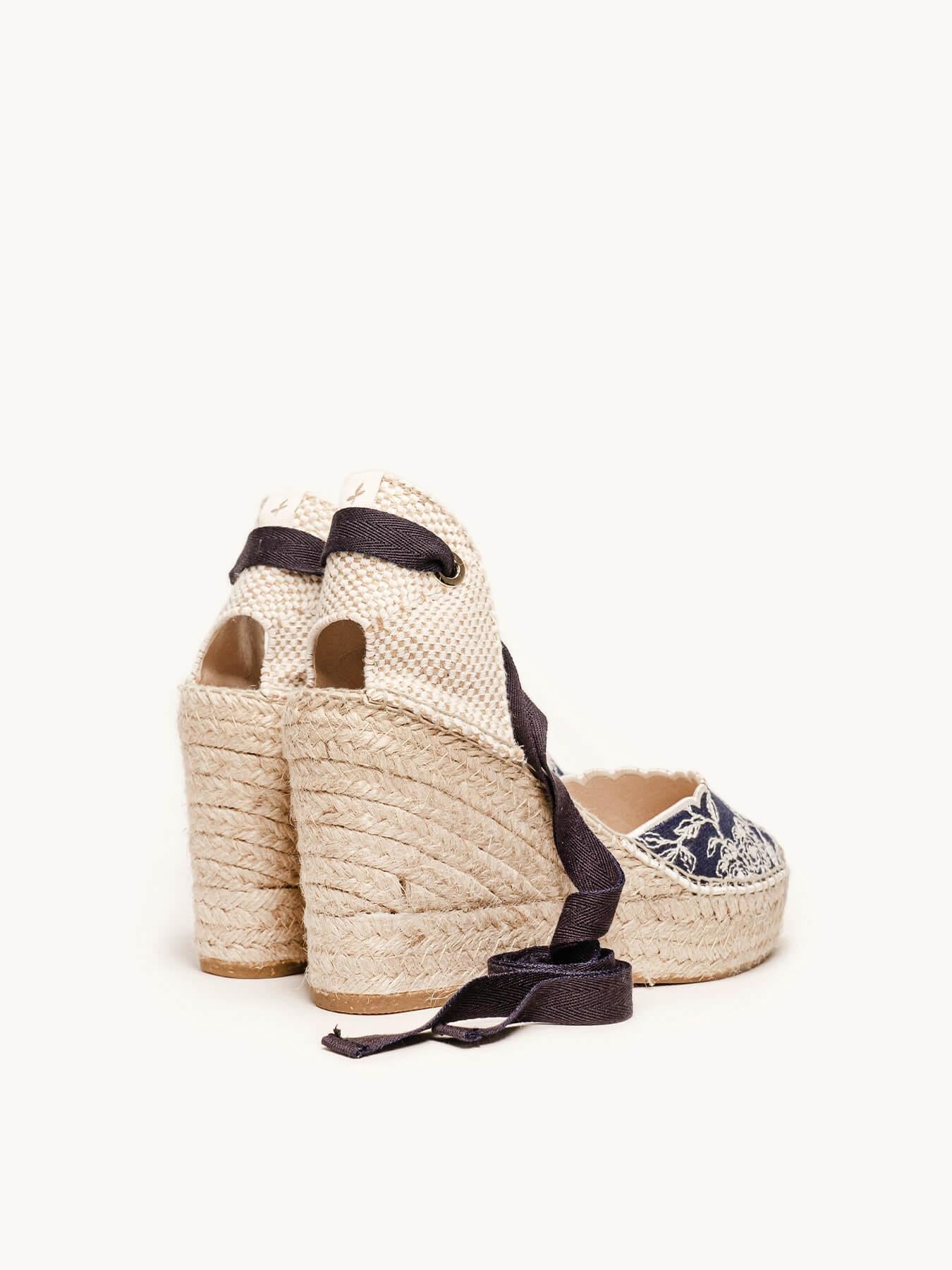 Sandália Anabela Alta Romero Jeans Bordado Marinho