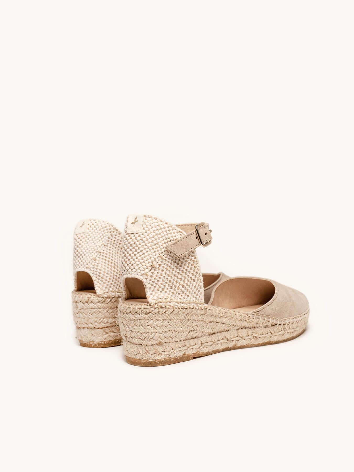 Sandália Anabela Baixa Jara Camurça Pedra