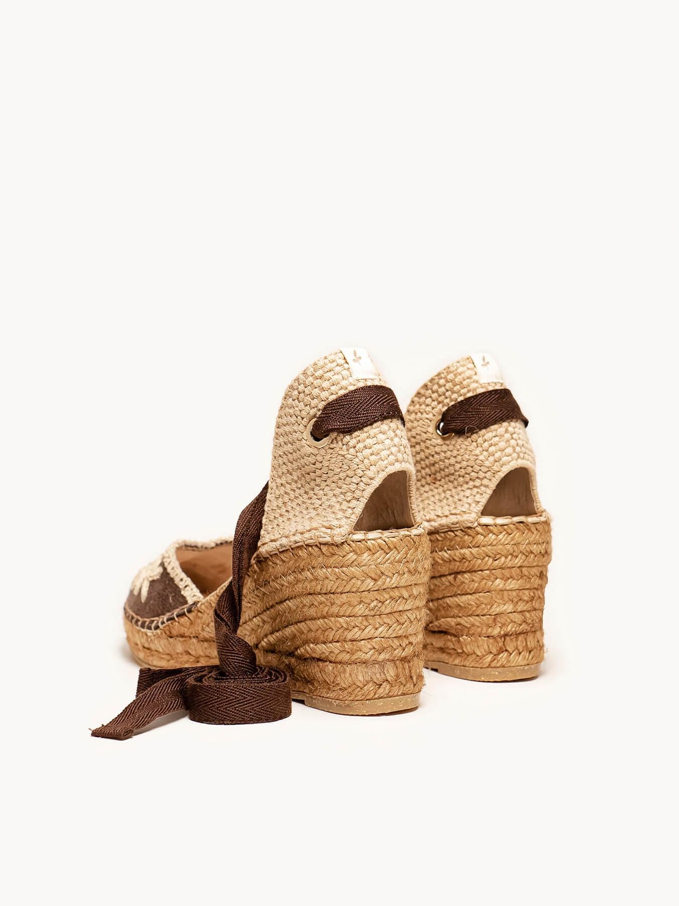 Sandália Romero Anabela 7 cm Bordado Marrom Escuro
