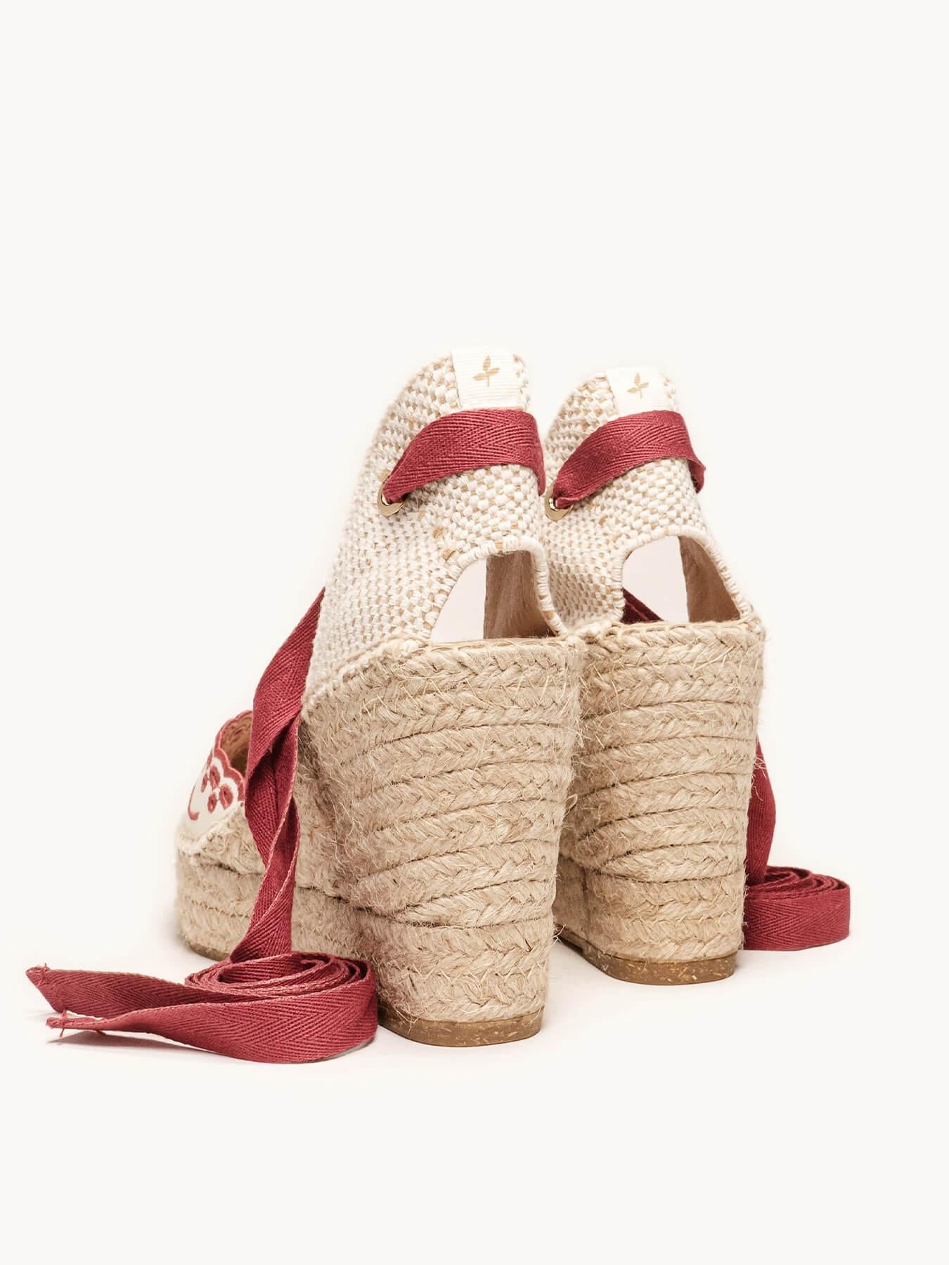 Sandália Anabela Alta Romero Lona Bordada Bordô