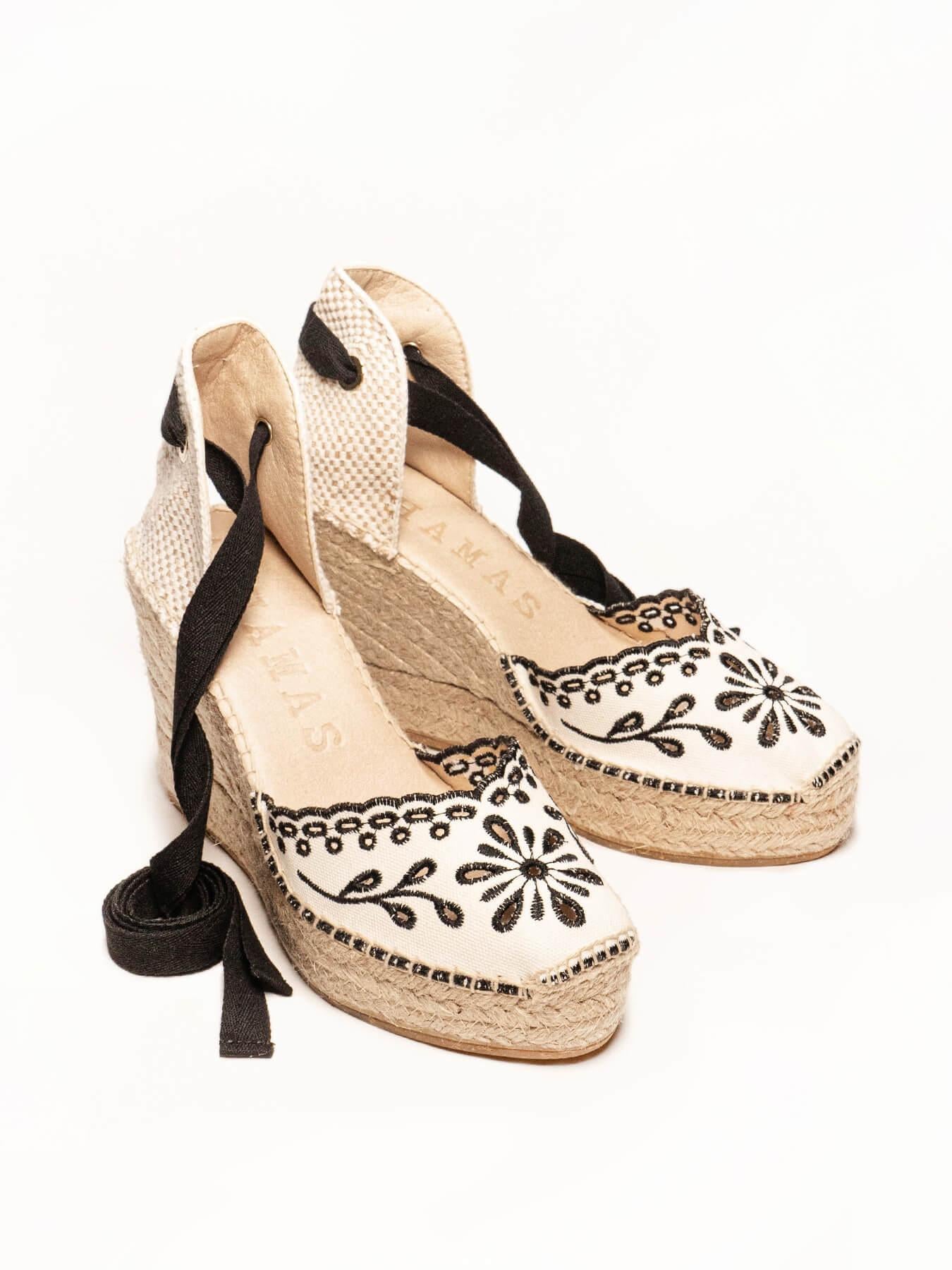 Sandália Romero Anabela 10 cm Bordado Preto