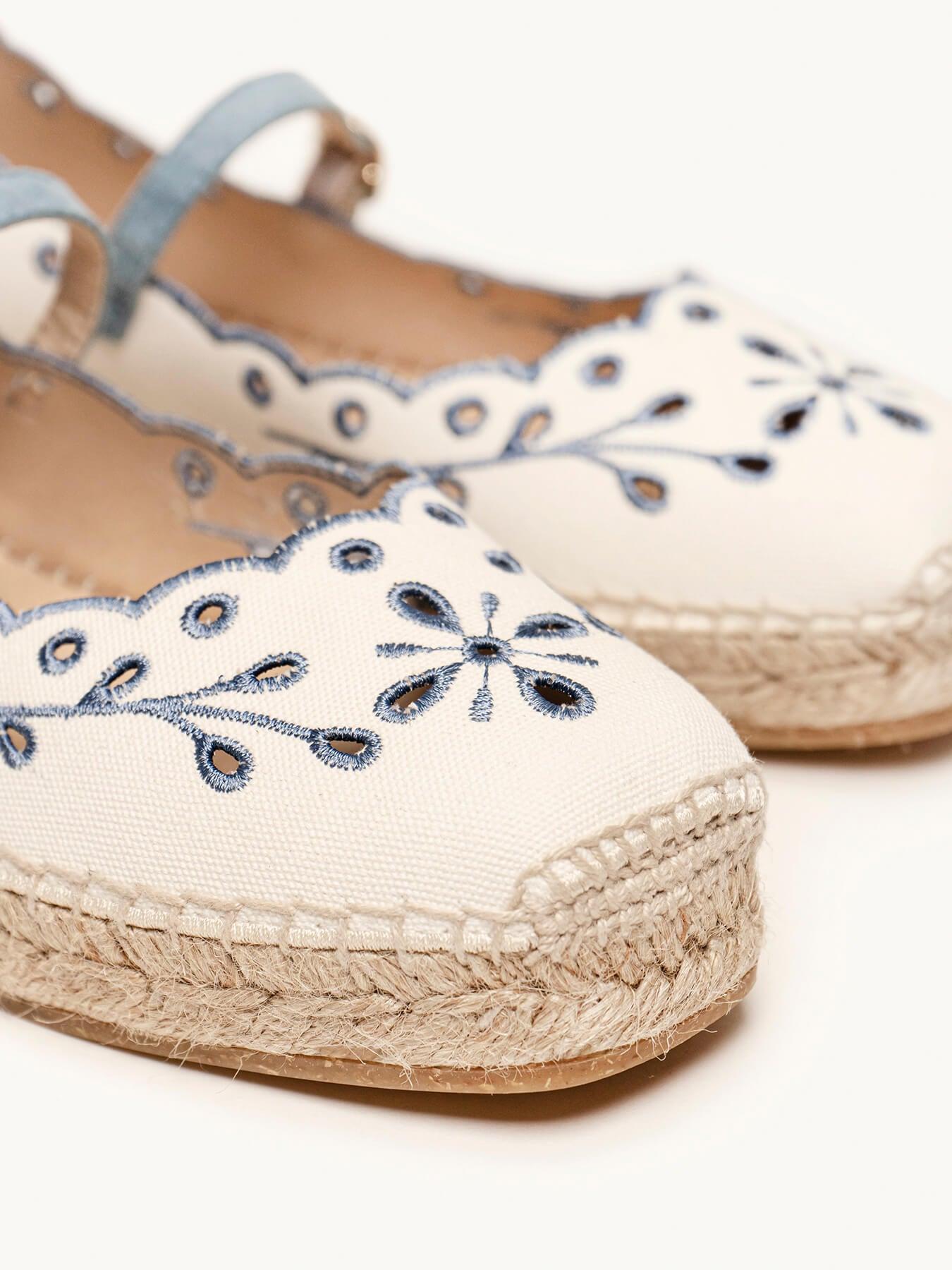 Sapatilha Campanilla Lona Bordada Azul Jeans