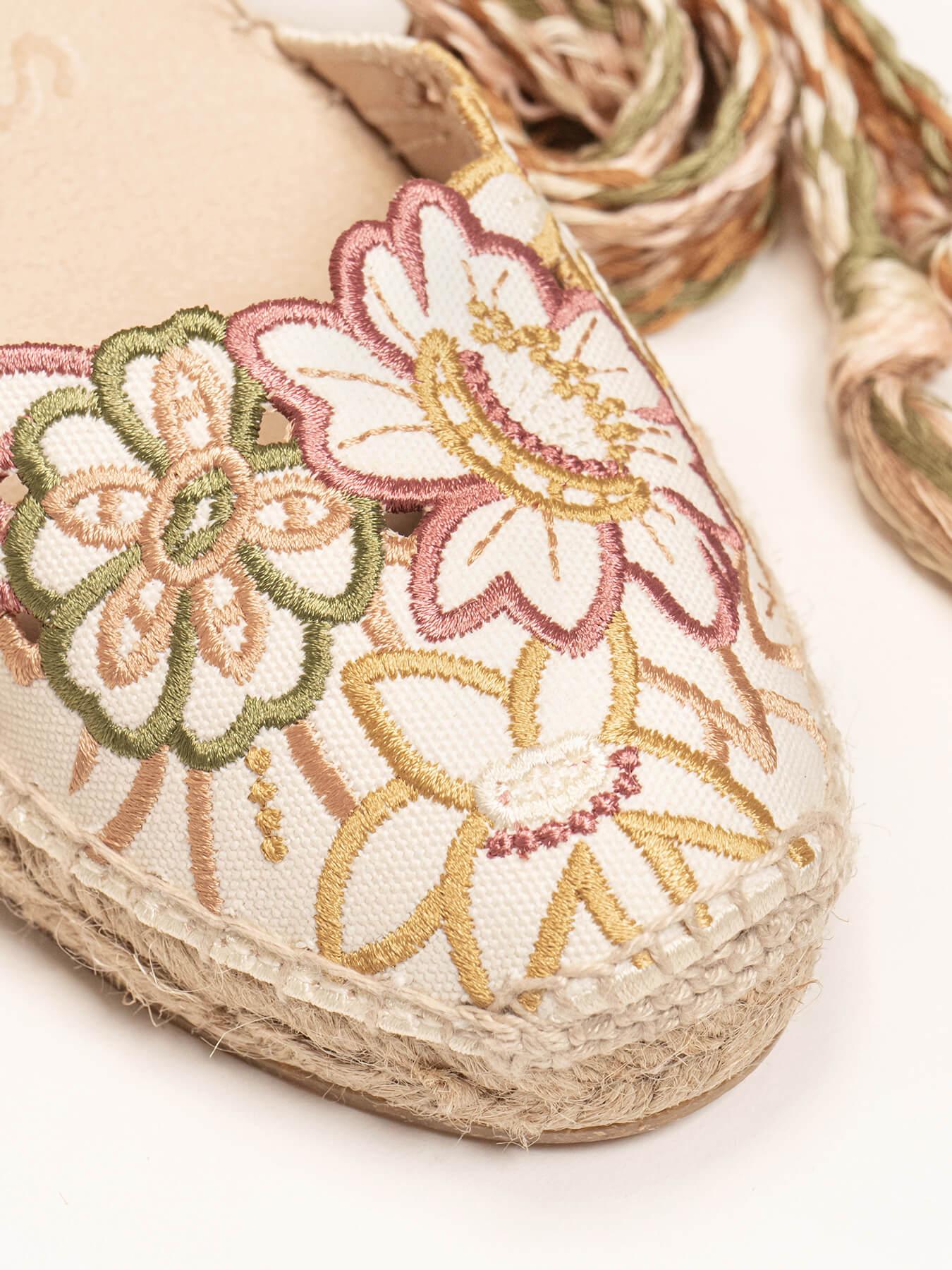 Sandália Anabela Média Romero Bordado Silvestre Rosa